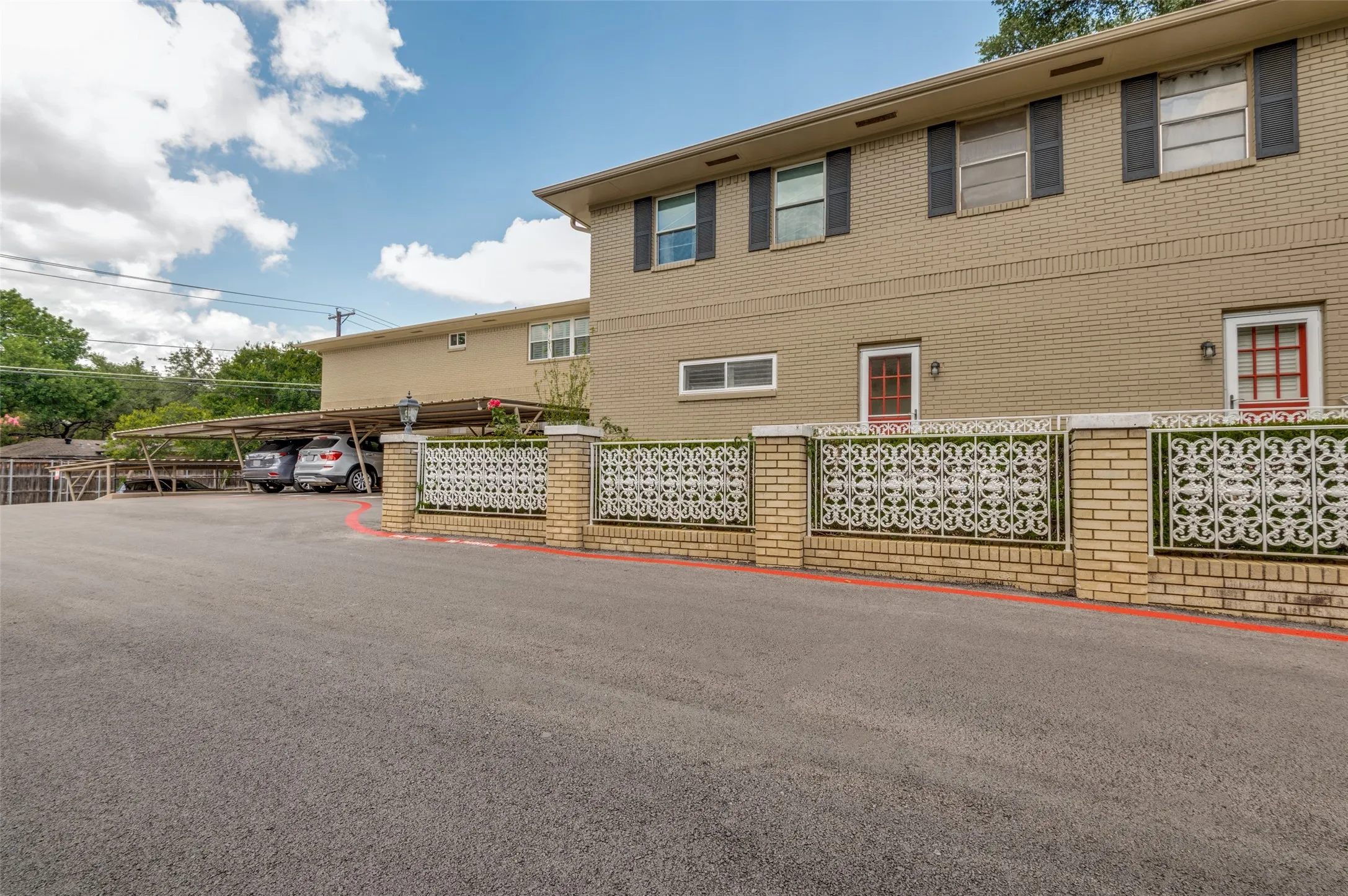 Condominium For Rent in Dallas County , 6211 Bandera Avenue D, Dallas, Texas 75225, 2 Bedroom, 2 Bathroom, Garage spaces, 1,488 Sqft, built in 1958, mls#21411171, Real Estate Agent in Dallas, Homes For Rent in Dallas county, Homes For Rent in Dallas, Realtor in Dallas Texas, Real Estate Brokerage Independent Realty Texas, Luminita Cordes Realtor