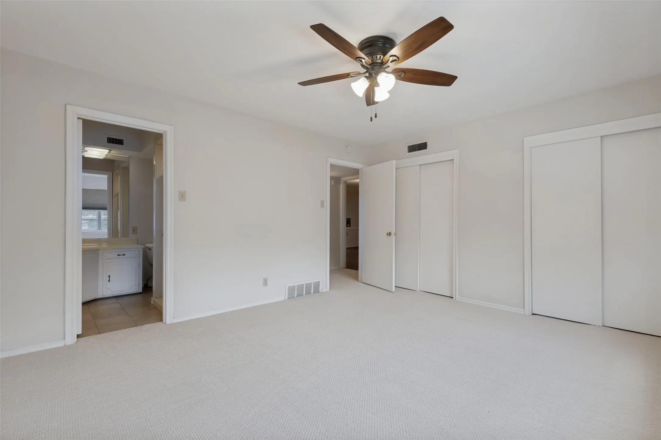 Condominium For Rent in Dallas County , 6211 Bandera Avenue D, Dallas, Texas 75225, 2 Bedroom, 2 Bathroom, Garage spaces, 1,488 Sqft, built in 1958, mls#21411171, Real Estate Agent in Dallas, Homes For Rent in Dallas county, Homes For Rent in Dallas, Realtor in Dallas Texas, Real Estate Brokerage Independent Realty Texas, Luminita Cordes Realtor