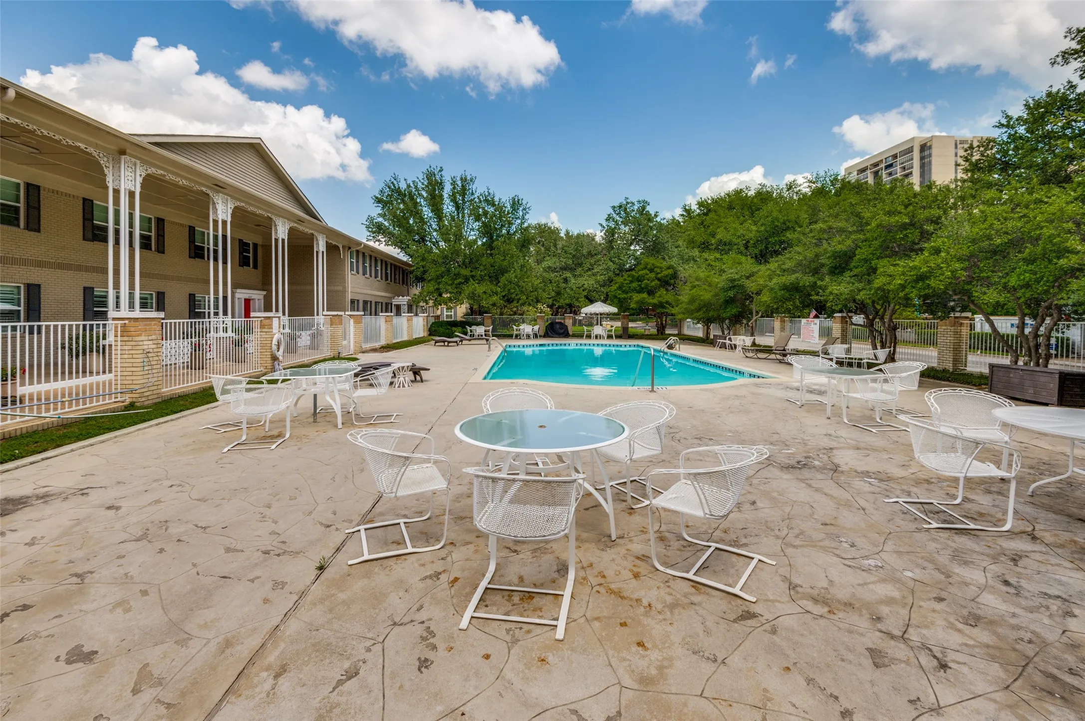 Condominium For Rent in Dallas County , 6211 Bandera Avenue D, Dallas, Texas 75225, 2 Bedroom, 2 Bathroom, Garage spaces, 1,488 Sqft, built in 1958, mls#21411171, Real Estate Agent in Dallas, Homes For Rent in Dallas county, Homes For Rent in Dallas, Realtor in Dallas Texas, Real Estate Brokerage Independent Realty Texas, Luminita Cordes Realtor