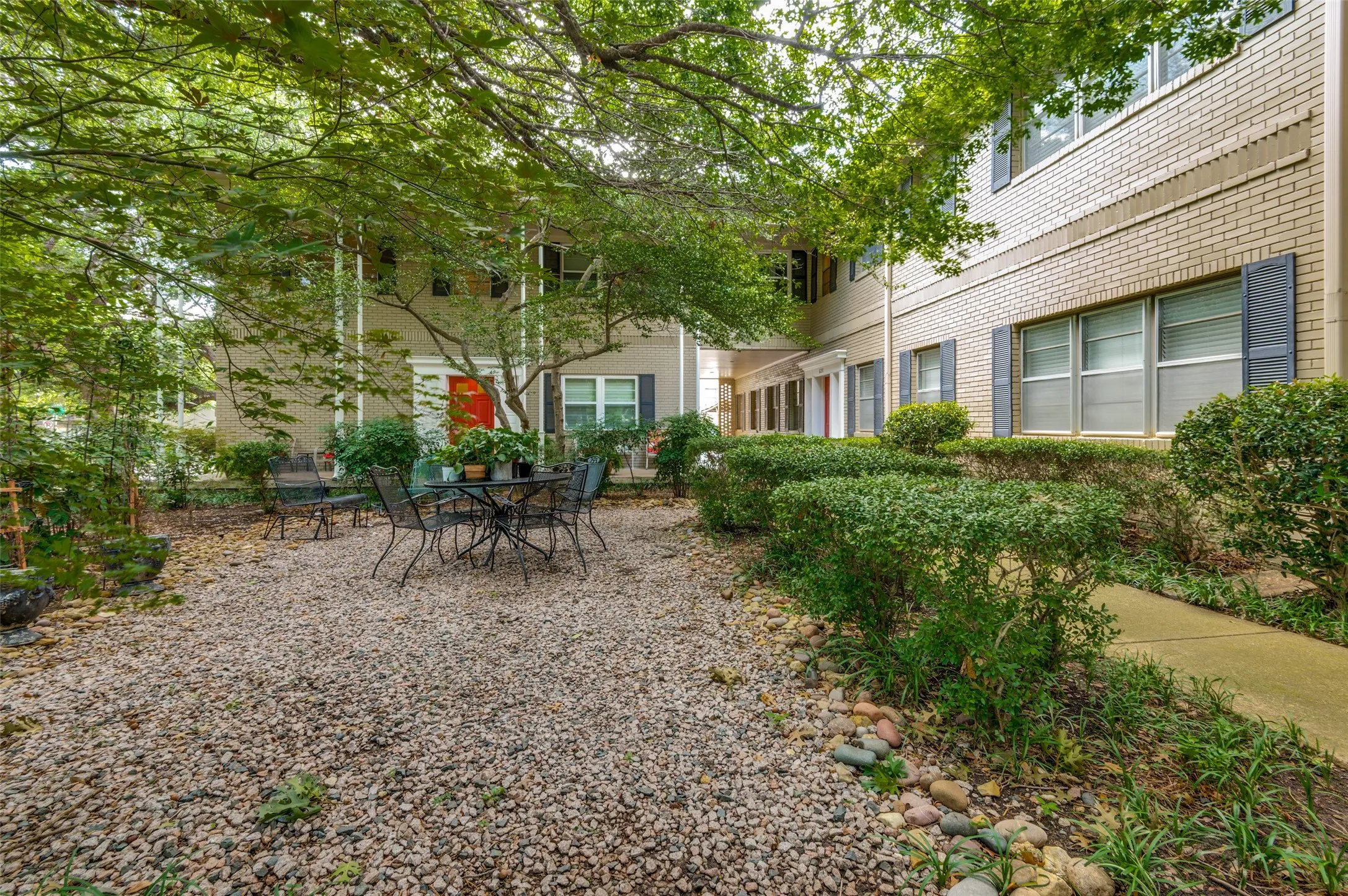 Condominium For Rent in Dallas County , 6211 Bandera Avenue D, Dallas, Texas 75225, 2 Bedroom, 2 Bathroom, Garage spaces, 1,488 Sqft, built in 1958, mls#21411171, Real Estate Agent in Dallas, Homes For Rent in Dallas county, Homes For Rent in Dallas, Realtor in Dallas Texas, Real Estate Brokerage Independent Realty Texas, Luminita Cordes Realtor