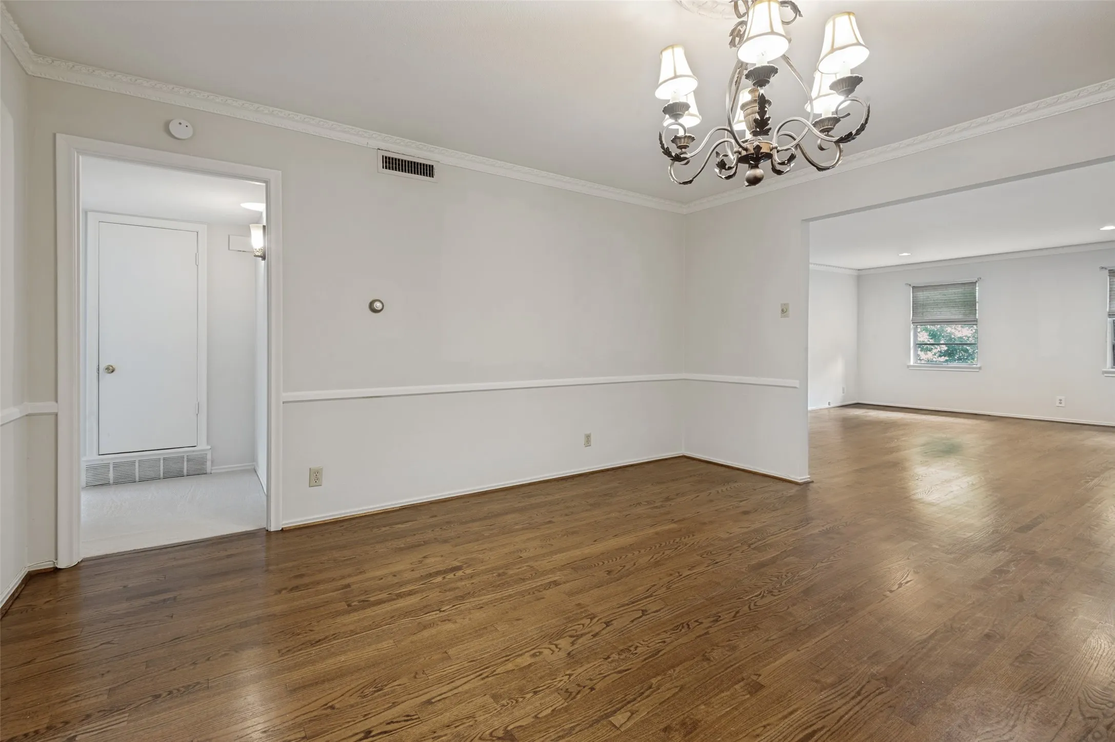 Condominium For Rent in Dallas County , 6211 Bandera Avenue D, Dallas, Texas 75225, 2 Bedroom, 2 Bathroom, Garage spaces, 1,488 Sqft, built in 1958, mls#21411171, Real Estate Agent in Dallas, Homes For Rent in Dallas county, Homes For Rent in Dallas, Realtor in Dallas Texas, Real Estate Brokerage Independent Realty Texas, Luminita Cordes Realtor