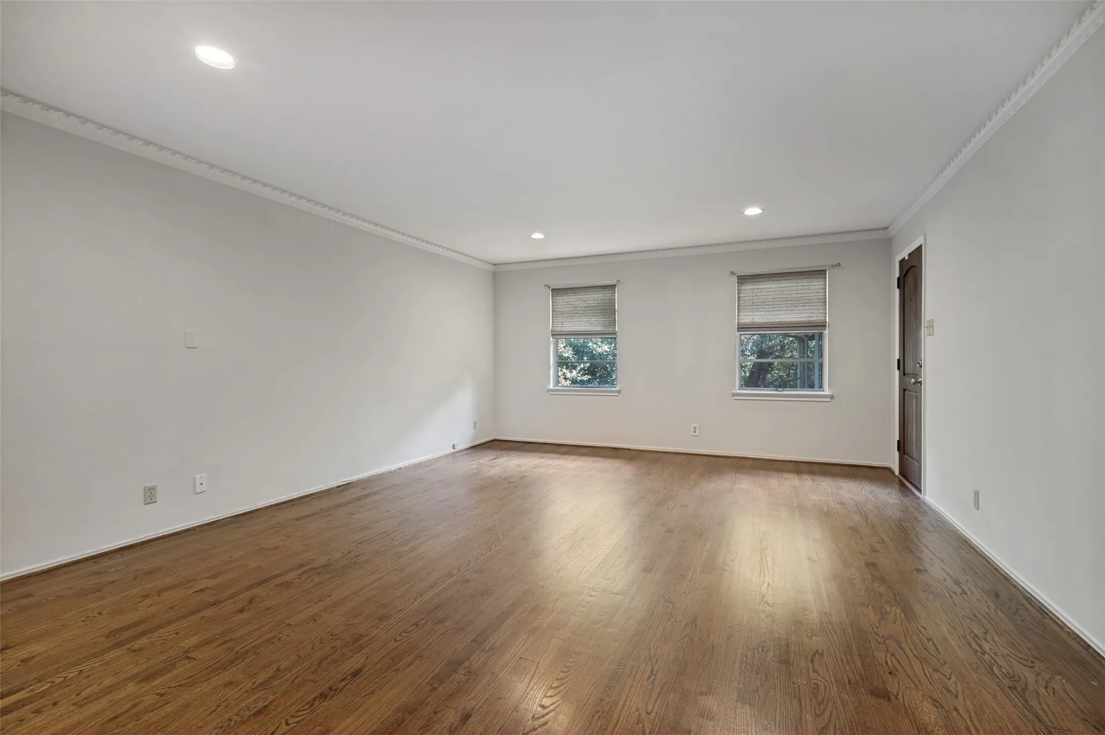 Condominium For Rent in Dallas County , 6211 Bandera Avenue D, Dallas, Texas 75225, 2 Bedroom, 2 Bathroom, Garage spaces, 1,488 Sqft, built in 1958, mls#21411171, Real Estate Agent in Dallas, Homes For Rent in Dallas county, Homes For Rent in Dallas, Realtor in Dallas Texas, Real Estate Brokerage Independent Realty Texas, Luminita Cordes Realtor