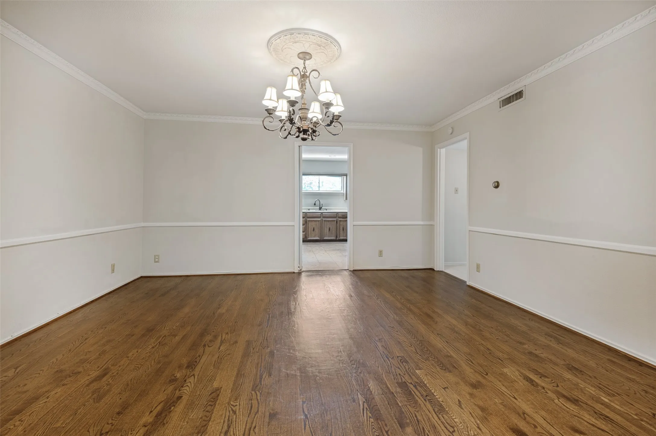 Condominium For Rent in Dallas County , 6211 Bandera Avenue D, Dallas, Texas 75225, 2 Bedroom, 2 Bathroom, Garage spaces, 1,488 Sqft, built in 1958, mls#21411171, Real Estate Agent in Dallas, Homes For Rent in Dallas county, Homes For Rent in Dallas, Realtor in Dallas Texas, Real Estate Brokerage Independent Realty Texas, Luminita Cordes Realtor