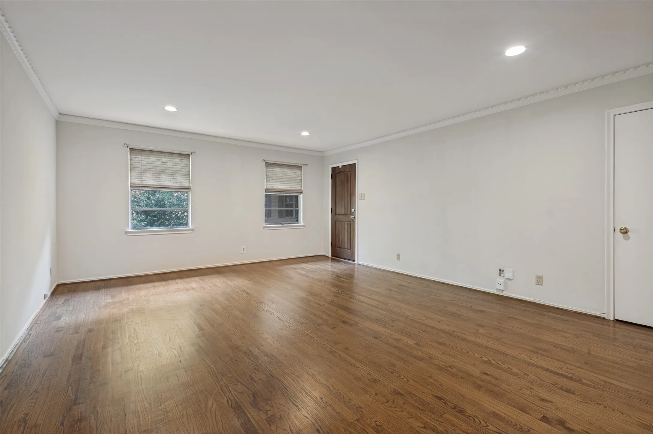 Condominium For Rent in Dallas County , 6211 Bandera Avenue D, Dallas, Texas 75225, 2 Bedroom, 2 Bathroom, Garage spaces, 1,488 Sqft, built in 1958, mls#21411171, Real Estate Agent in Dallas, Homes For Rent in Dallas county, Homes For Rent in Dallas, Realtor in Dallas Texas, Real Estate Brokerage Independent Realty Texas, Luminita Cordes Realtor