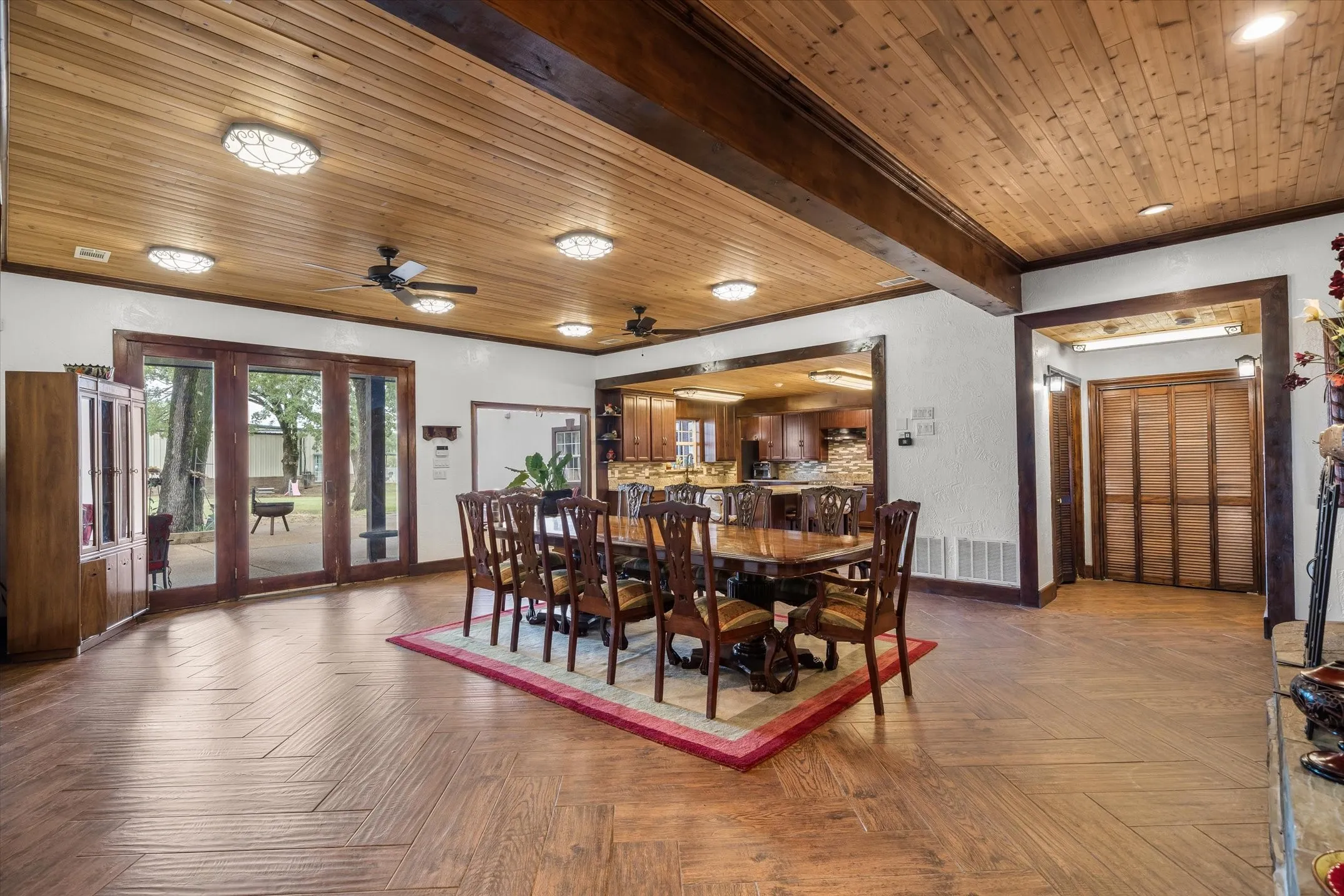 Farm For Sale in Van Zandt County , 323 VZ County Road 3507, Edgewood, Texas 75117, 6 Bedroom, 6 Bathroom, 3 Garage spaces, 6,164 Sqft, built in 2003, mls#21387487, Real Estate Agent in Edgewood, Homes For Sale in Van Zandt county, Homes For Sale in Edgewood, Realtor in Edgewood Texas, Real Estate Brokerage Independent Realty Texas, Luminita Cordes Realtor