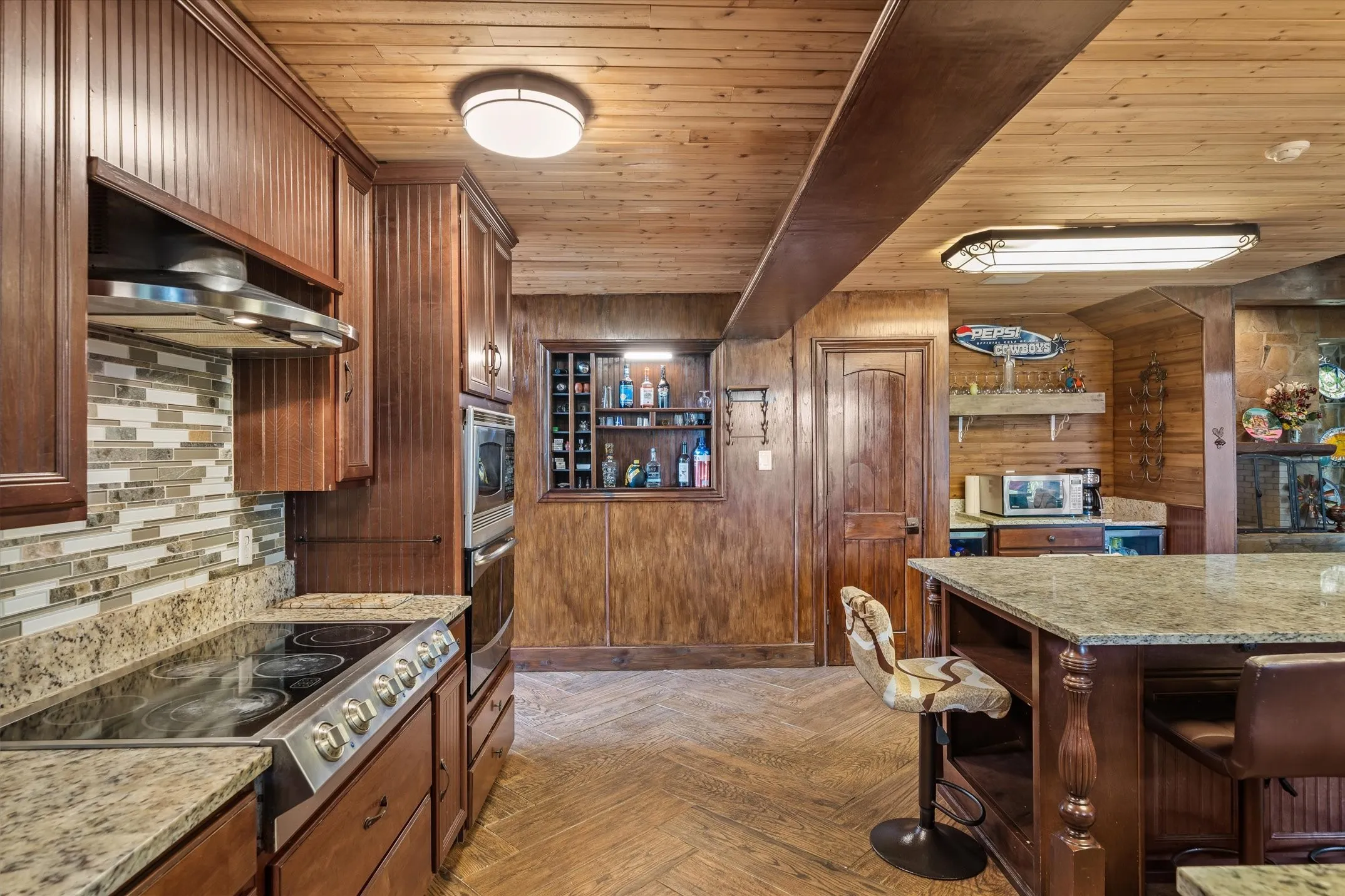 Farm For Sale in Van Zandt County , 323 VZ County Road 3507, Edgewood, Texas 75117, 6 Bedroom, 6 Bathroom, 3 Garage spaces, 6,164 Sqft, built in 2003, mls#21387487, Real Estate Agent in Edgewood, Homes For Sale in Van Zandt county, Homes For Sale in Edgewood, Realtor in Edgewood Texas, Real Estate Brokerage Independent Realty Texas, Luminita Cordes Realtor