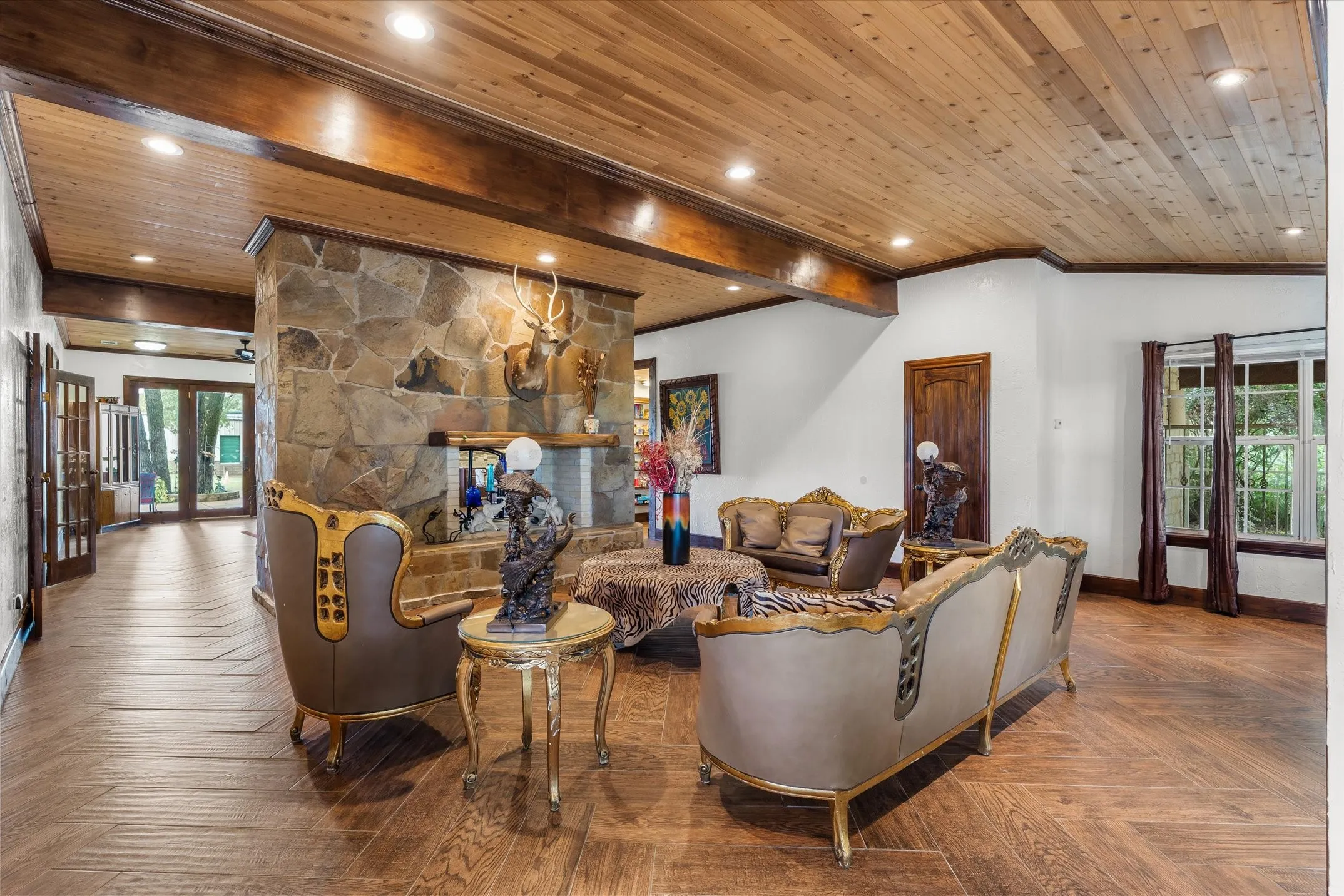 Farm For Sale in Van Zandt County , 323 VZ County Road 3507, Edgewood, Texas 75117, 6 Bedroom, 6 Bathroom, 3 Garage spaces, 6,164 Sqft, built in 2003, mls#21387487, Real Estate Agent in Edgewood, Homes For Sale in Van Zandt county, Homes For Sale in Edgewood, Realtor in Edgewood Texas, Real Estate Brokerage Independent Realty Texas, Luminita Cordes Realtor