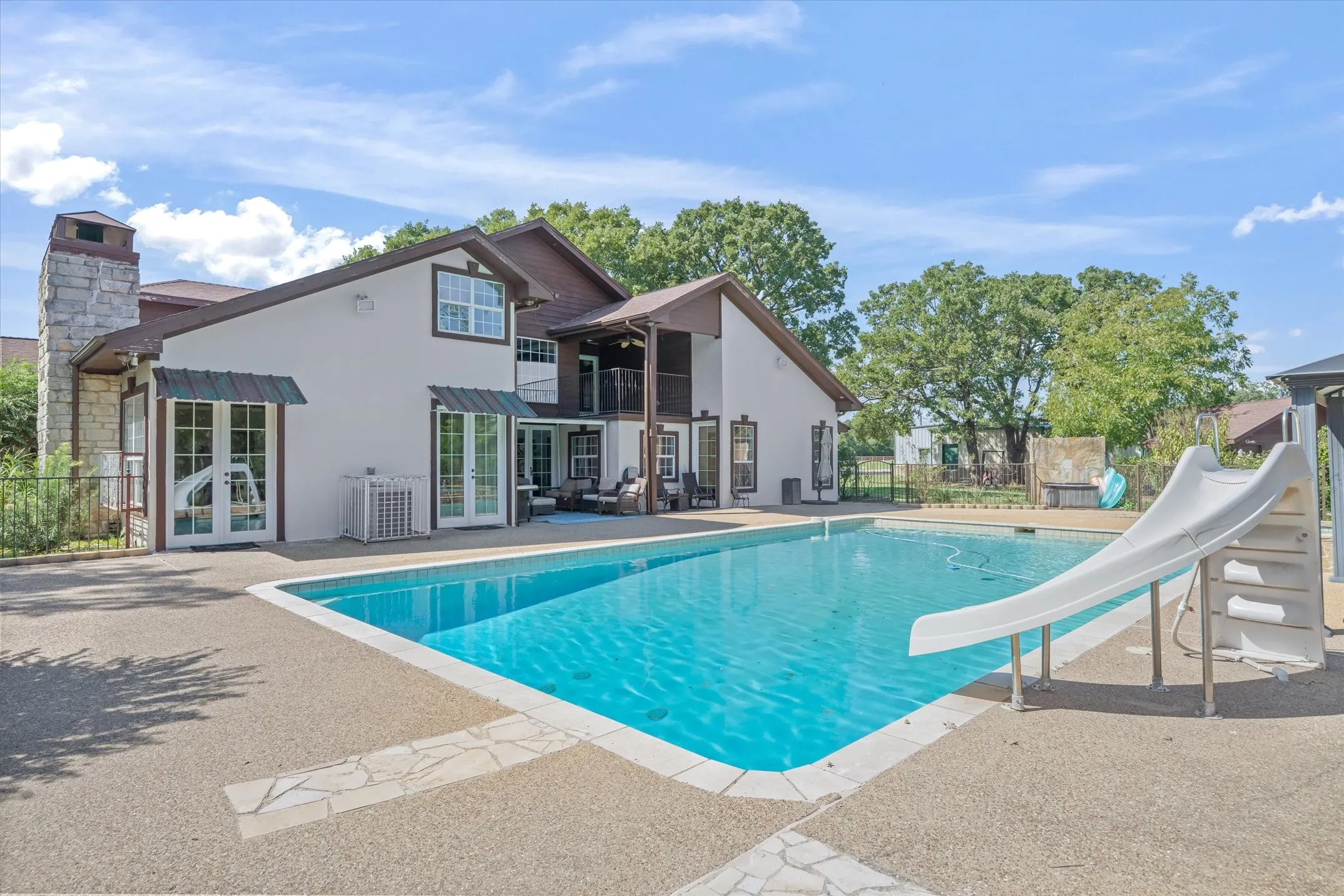 Farm For Sale in Van Zandt County , 323 VZ County Road 3507, Edgewood, Texas 75117, 6 Bedroom, 6 Bathroom, 3 Garage spaces, 6,164 Sqft, built in 2003, mls#21387487, Real Estate Agent in Edgewood, Homes For Sale in Van Zandt county, Homes For Sale in Edgewood, Realtor in Edgewood Texas, Real Estate Brokerage Independent Realty Texas, Luminita Cordes Realtor
