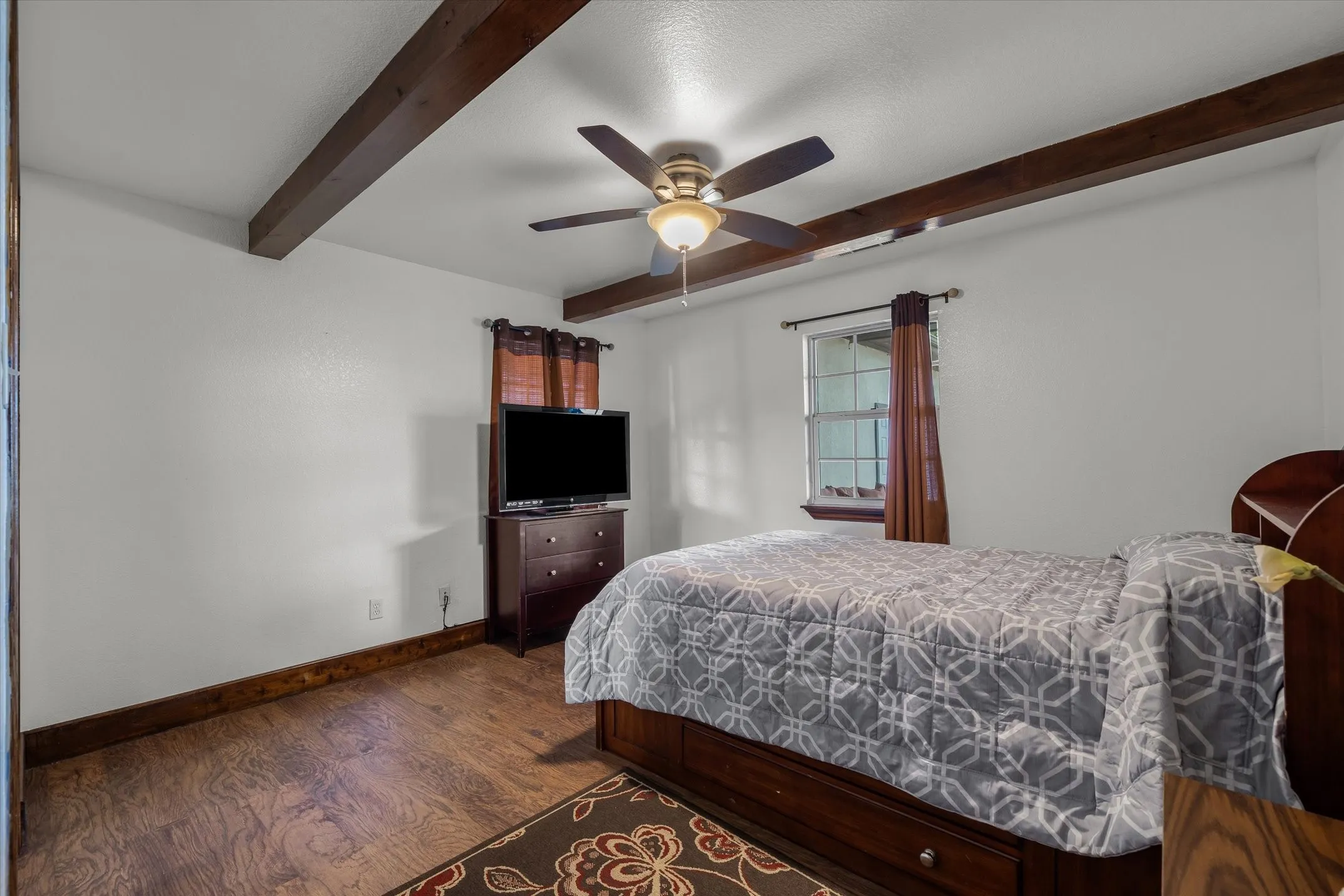 Farm For Sale in Van Zandt County , 323 VZ County Road 3507, Edgewood, Texas 75117, 6 Bedroom, 6 Bathroom, 3 Garage spaces, 6,164 Sqft, built in 2003, mls#21387487, Real Estate Agent in Edgewood, Homes For Sale in Van Zandt county, Homes For Sale in Edgewood, Realtor in Edgewood Texas, Real Estate Brokerage Independent Realty Texas, Luminita Cordes Realtor
