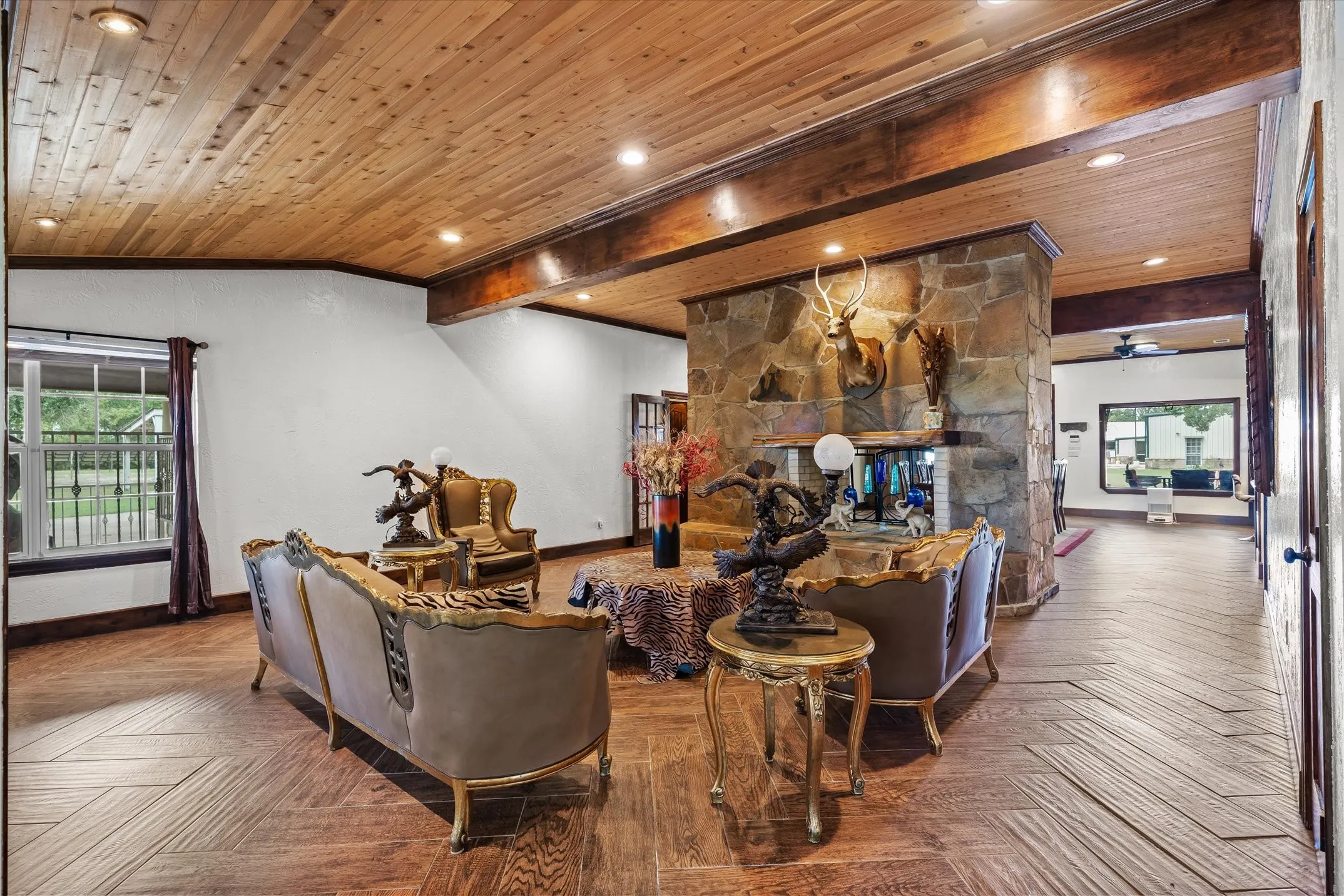 Farm For Sale in Van Zandt County , 323 VZ County Road 3507, Edgewood, Texas 75117, 6 Bedroom, 6 Bathroom, 3 Garage spaces, 6,164 Sqft, built in 2003, mls#21387487, Real Estate Agent in Edgewood, Homes For Sale in Van Zandt county, Homes For Sale in Edgewood, Realtor in Edgewood Texas, Real Estate Brokerage Independent Realty Texas, Luminita Cordes Realtor