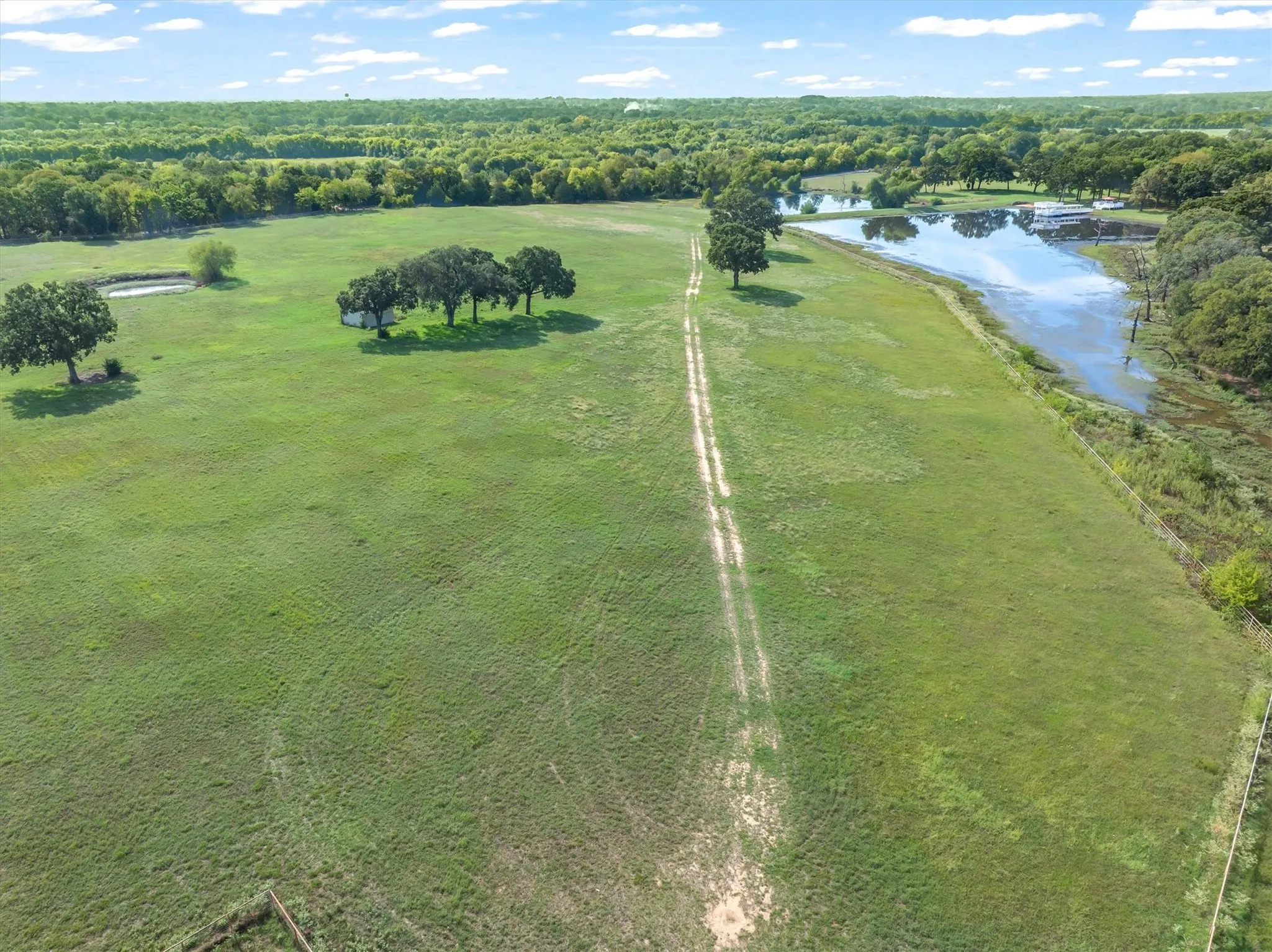 Farm For Sale in Van Zandt County , 323 VZ County Road 3507, Edgewood, Texas 75117, 6 Bedroom, 6 Bathroom, 3 Garage spaces, 6,164 Sqft, built in 2003, mls#21387487, Real Estate Agent in Edgewood, Homes For Sale in Van Zandt county, Homes For Sale in Edgewood, Realtor in Edgewood Texas, Real Estate Brokerage Independent Realty Texas, Luminita Cordes Realtor