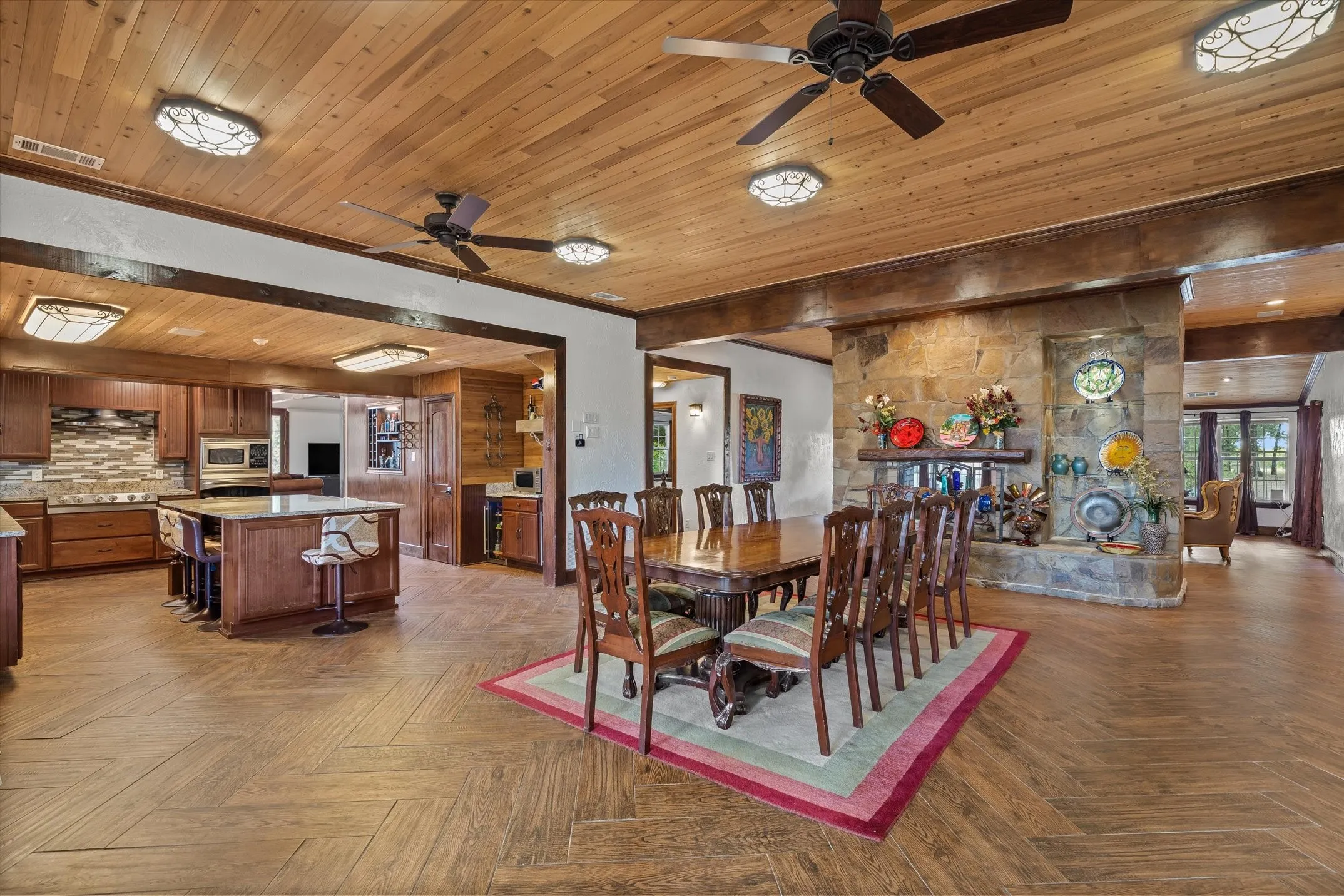 Farm For Sale in Van Zandt County , 323 VZ County Road 3507, Edgewood, Texas 75117, 6 Bedroom, 6 Bathroom, 3 Garage spaces, 6,164 Sqft, built in 2003, mls#21387487, Real Estate Agent in Edgewood, Homes For Sale in Van Zandt county, Homes For Sale in Edgewood, Realtor in Edgewood Texas, Real Estate Brokerage Independent Realty Texas, Luminita Cordes Realtor