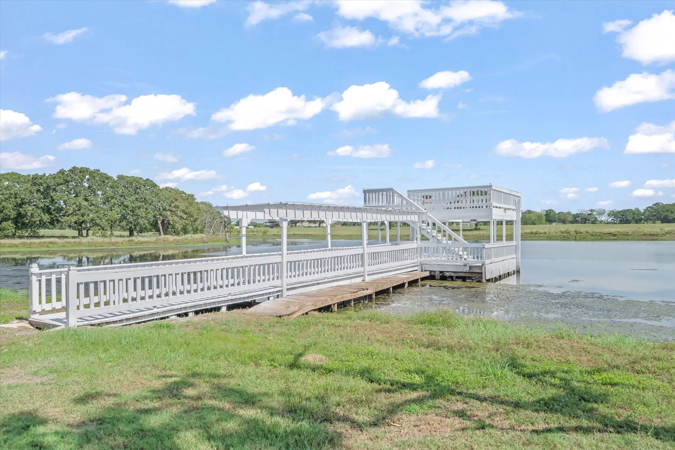 Farm For Sale in Van Zandt County , 323 VZ County Road 3507, Edgewood, Texas 75117, 6 Bedroom, 6 Bathroom, 3 Garage spaces, 6,164 Sqft, built in 2003, mls#21387487, Real Estate Agent in Edgewood, Homes For Sale in Van Zandt county, Homes For Sale in Edgewood, Realtor in Edgewood Texas, Real Estate Brokerage Independent Realty Texas, Luminita Cordes Realtor