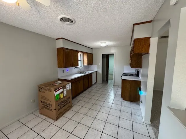 Single Family Residence For Rent in Taylor County , 4409 Carrie Ann Lane, Abilene, Texas 79606, 3 Bedroom, 2 Bathroom, 2 Garage spaces, 1,429 Sqft, built in 1982, mls#21411175, Real Estate Agent in Abilene, Homes For Rent in Taylor county, Homes For Rent in Abilene, Realtor in Abilene Texas, Real Estate Brokerage Independent Realty Texas, Luminita Cordes Realtor