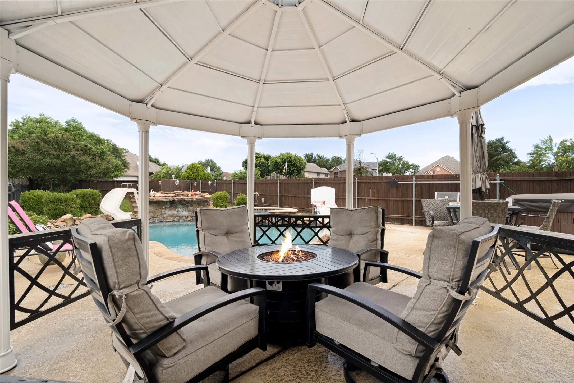 Single Family Residence For Sale in Denton County , 4304 Cape Cod Drive, The Colony, Texas 75056, 4 Bedroom, 4 Bathroom, 2 Garage spaces, 3,477 Sqft, built in 1996, mls#21411169, Real Estate Agent in The Colony, Homes For Sale in Denton county, Homes For Sale in The Colony, Realtor in The Colony Texas, Real Estate Brokerage Independent Realty Texas, Luminita Cordes Realtor