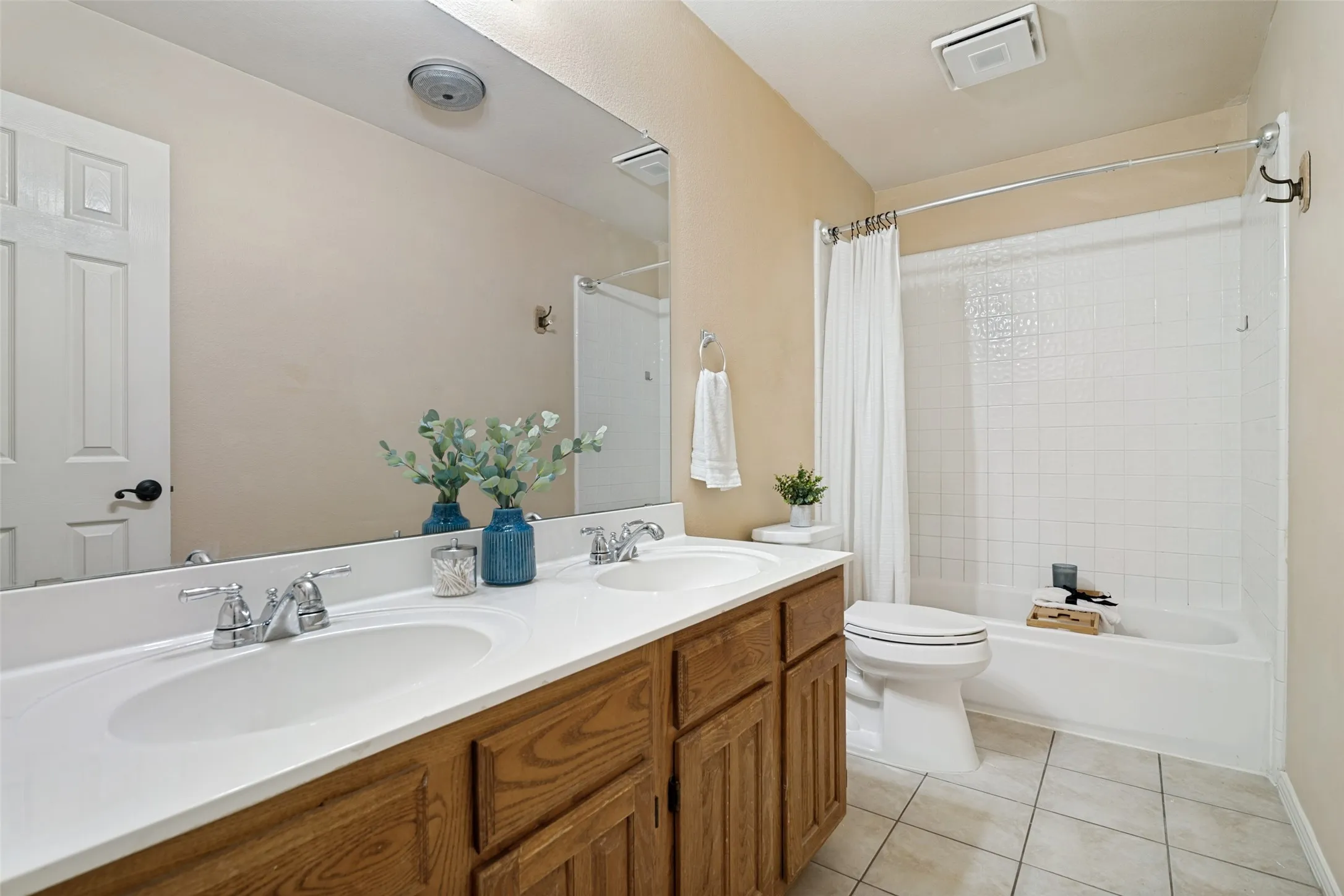 Single Family Residence For Sale in Denton County , 4304 Cape Cod Drive, The Colony, Texas 75056, 4 Bedroom, 4 Bathroom, 2 Garage spaces, 3,477 Sqft, built in 1996, mls#21411169, Real Estate Agent in The Colony, Homes For Sale in Denton county, Homes For Sale in The Colony, Realtor in The Colony Texas, Real Estate Brokerage Independent Realty Texas, Luminita Cordes Realtor