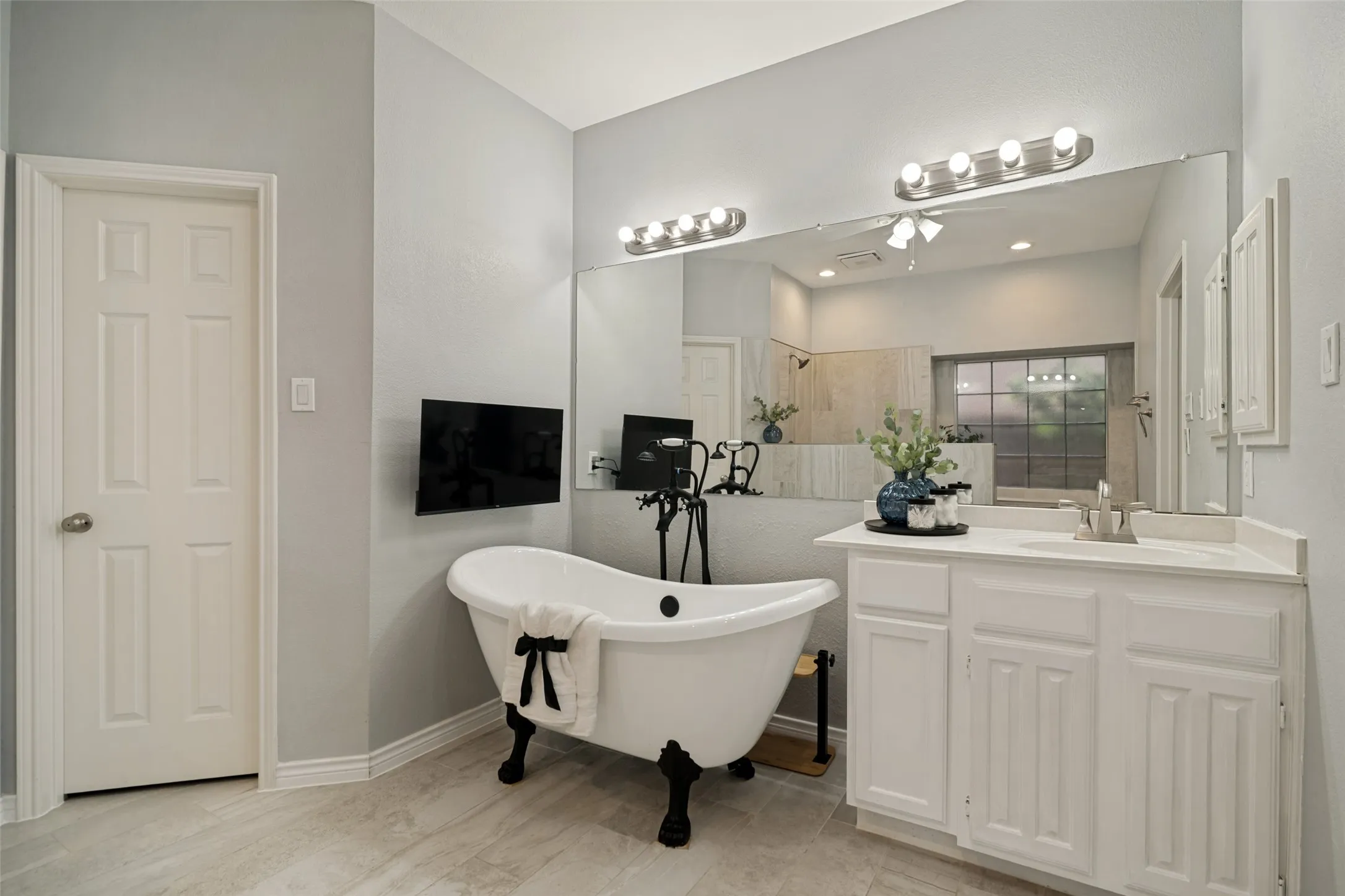 Single Family Residence For Sale in Denton County , 4304 Cape Cod Drive, The Colony, Texas 75056, 4 Bedroom, 4 Bathroom, 2 Garage spaces, 3,477 Sqft, built in 1996, mls#21411169, Real Estate Agent in The Colony, Homes For Sale in Denton county, Homes For Sale in The Colony, Realtor in The Colony Texas, Real Estate Brokerage Independent Realty Texas, Luminita Cordes Realtor