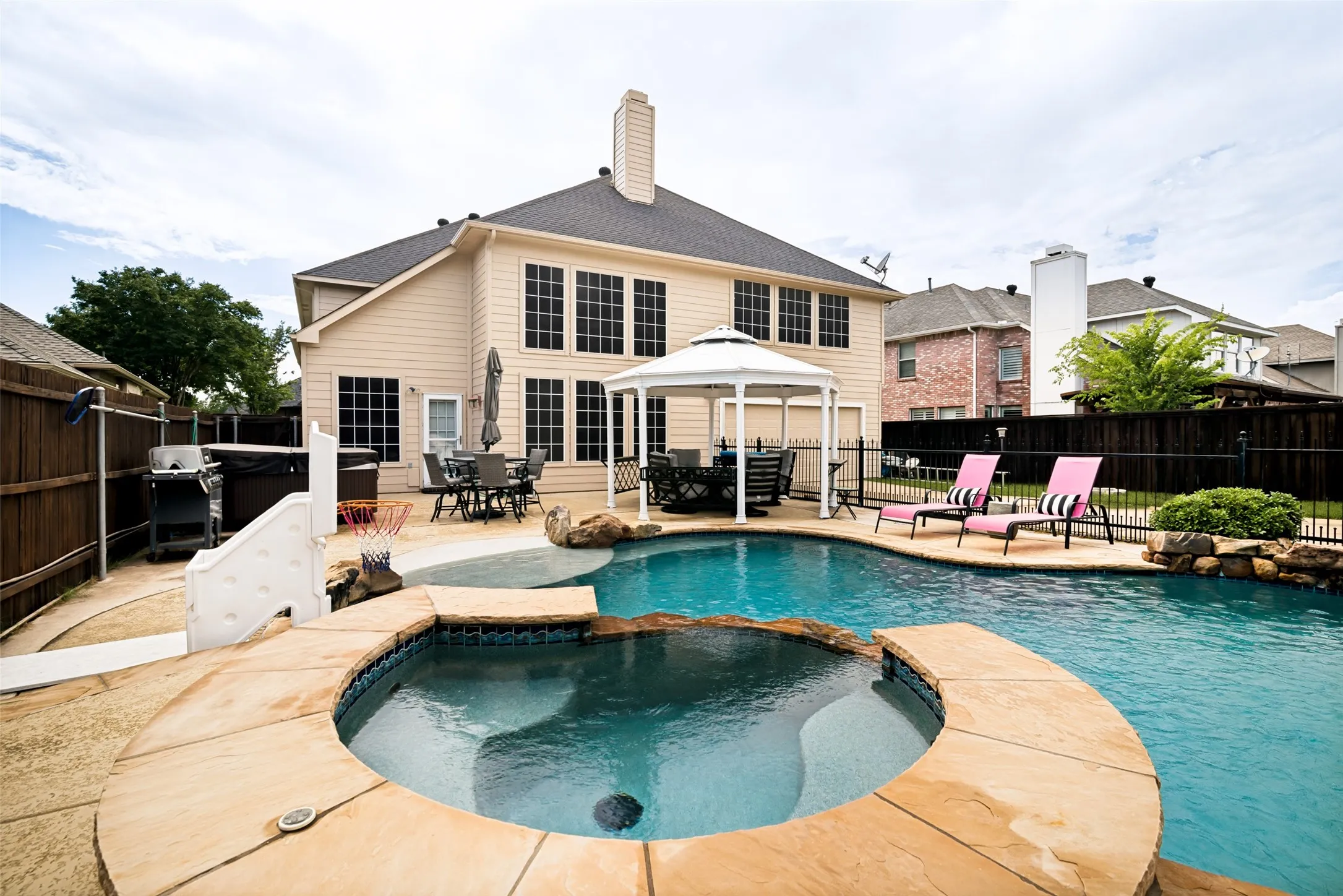Single Family Residence For Sale in Denton County , 4304 Cape Cod Drive, The Colony, Texas 75056, 4 Bedroom, 4 Bathroom, 2 Garage spaces, 3,477 Sqft, built in 1996, mls#21411169, Real Estate Agent in The Colony, Homes For Sale in Denton county, Homes For Sale in The Colony, Realtor in The Colony Texas, Real Estate Brokerage Independent Realty Texas, Luminita Cordes Realtor