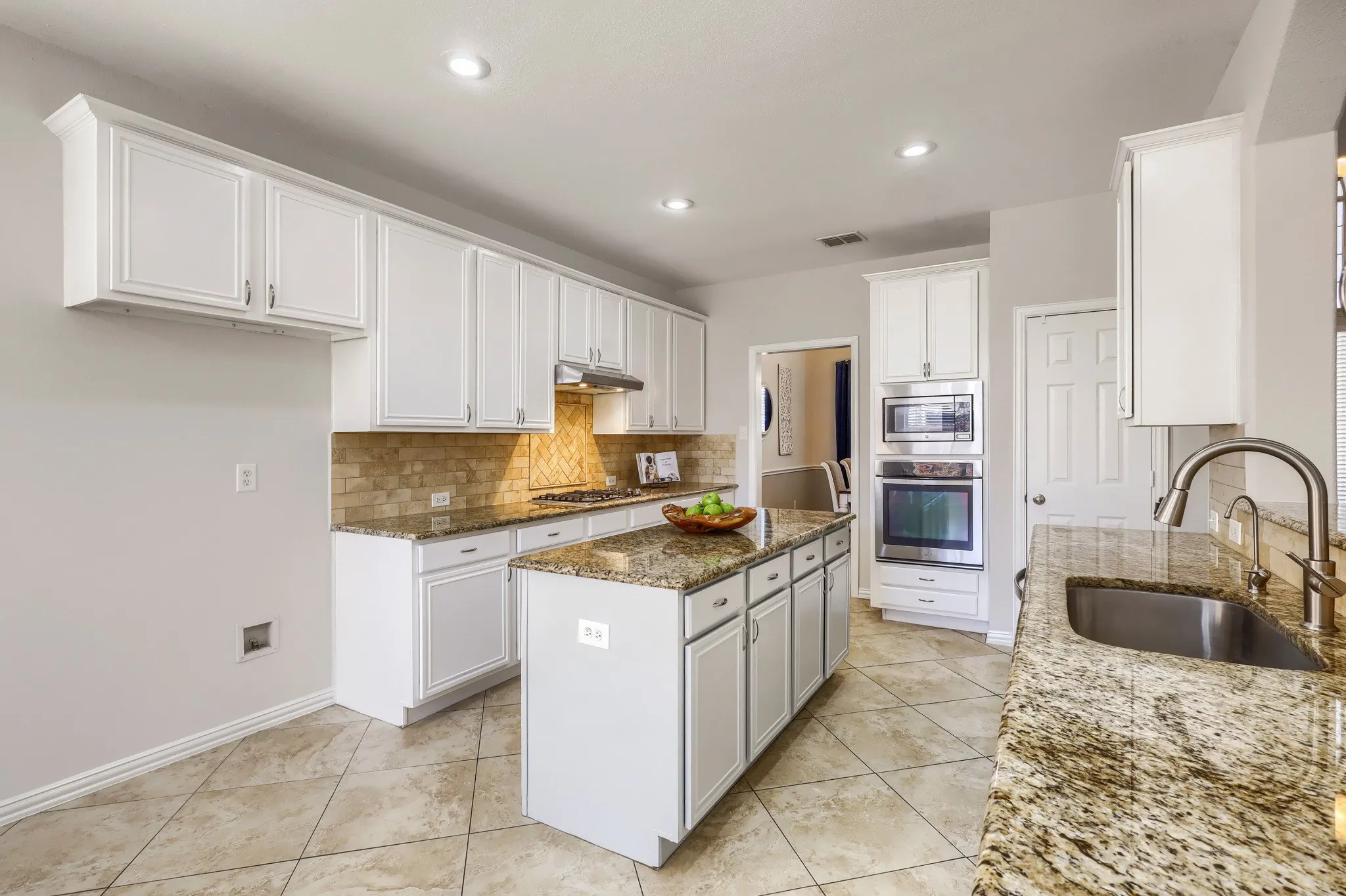 Single Family Residence For Sale in Collin County , 8121 Fountain Springs Drive, Plano, Texas 75025, 4 Bedroom, 3 Bathroom, 2 Garage spaces, 3,031 Sqft, built in 1999, mls#21401036, Real Estate Agent in Plano, Homes For Sale in Collin county, Homes For Sale in Plano, Realtor in Plano Texas, Real Estate Brokerage Independent Realty Texas, Luminita Cordes Realtor