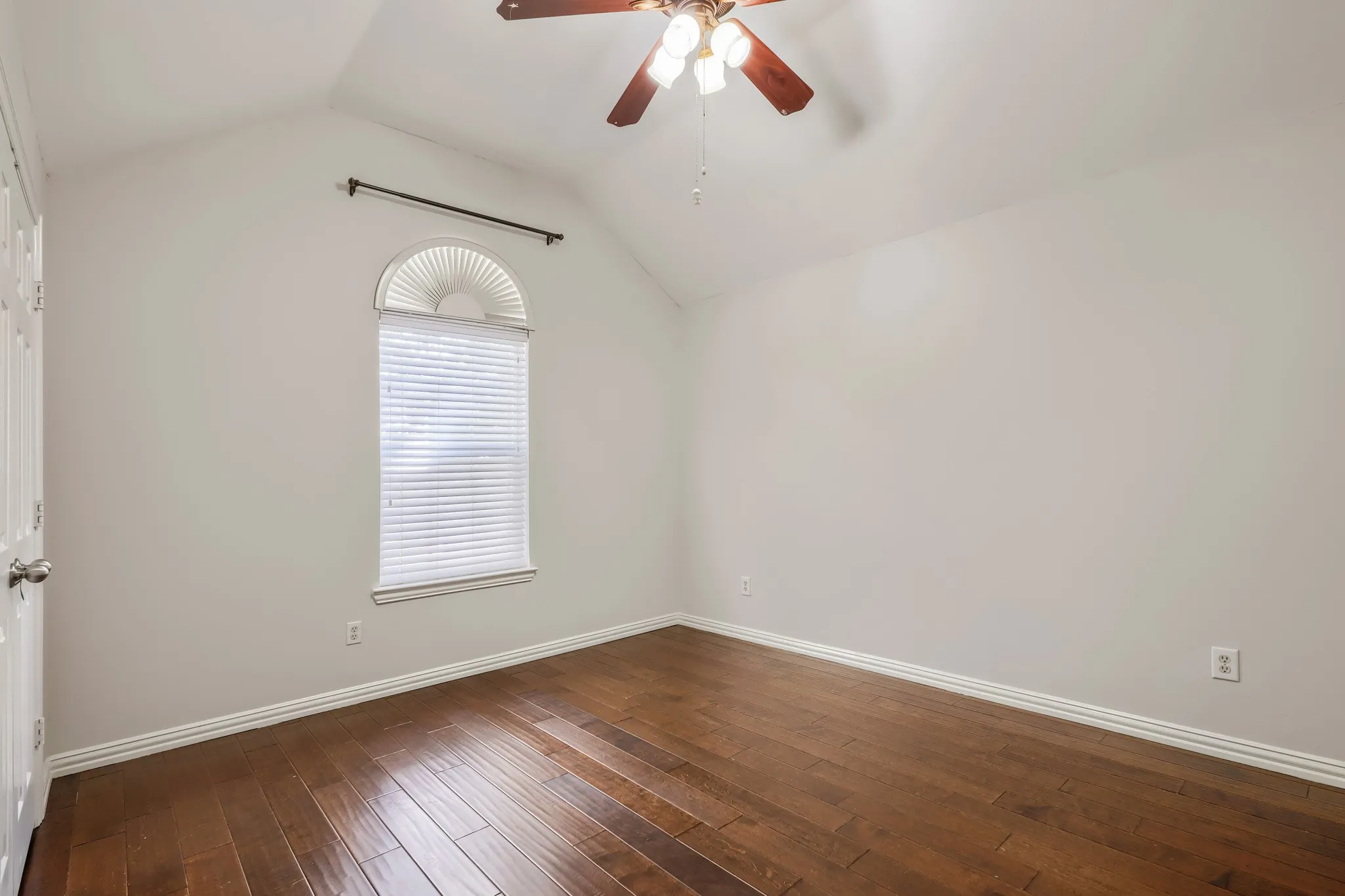 Single Family Residence For Sale in Collin County , 8121 Fountain Springs Drive, Plano, Texas 75025, 4 Bedroom, 3 Bathroom, 2 Garage spaces, 3,031 Sqft, built in 1999, mls#21401036, Real Estate Agent in Plano, Homes For Sale in Collin county, Homes For Sale in Plano, Realtor in Plano Texas, Real Estate Brokerage Independent Realty Texas, Luminita Cordes Realtor