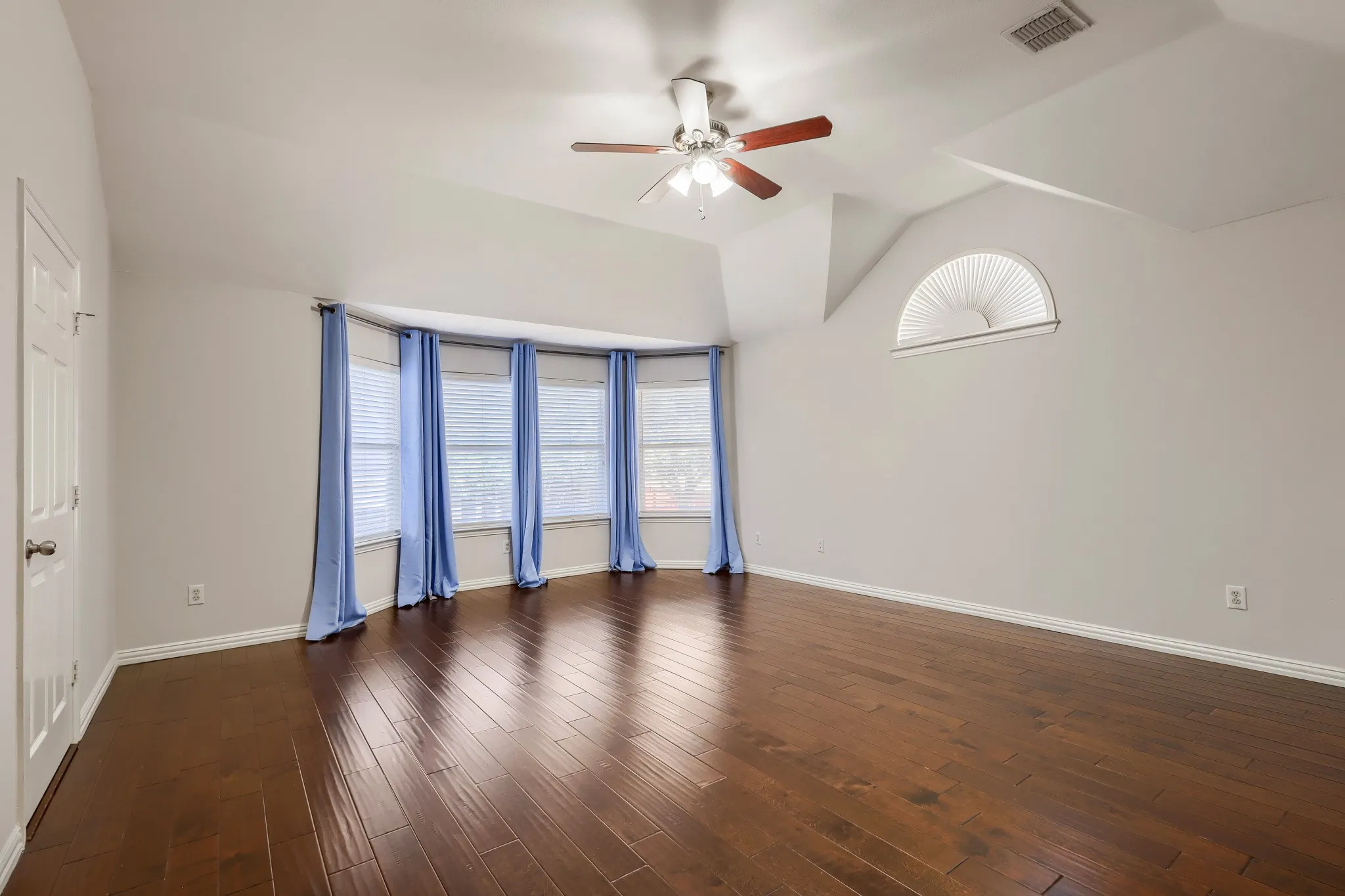 Single Family Residence For Sale in Collin County , 8121 Fountain Springs Drive, Plano, Texas 75025, 4 Bedroom, 3 Bathroom, 2 Garage spaces, 3,031 Sqft, built in 1999, mls#21401036, Real Estate Agent in Plano, Homes For Sale in Collin county, Homes For Sale in Plano, Realtor in Plano Texas, Real Estate Brokerage Independent Realty Texas, Luminita Cordes Realtor