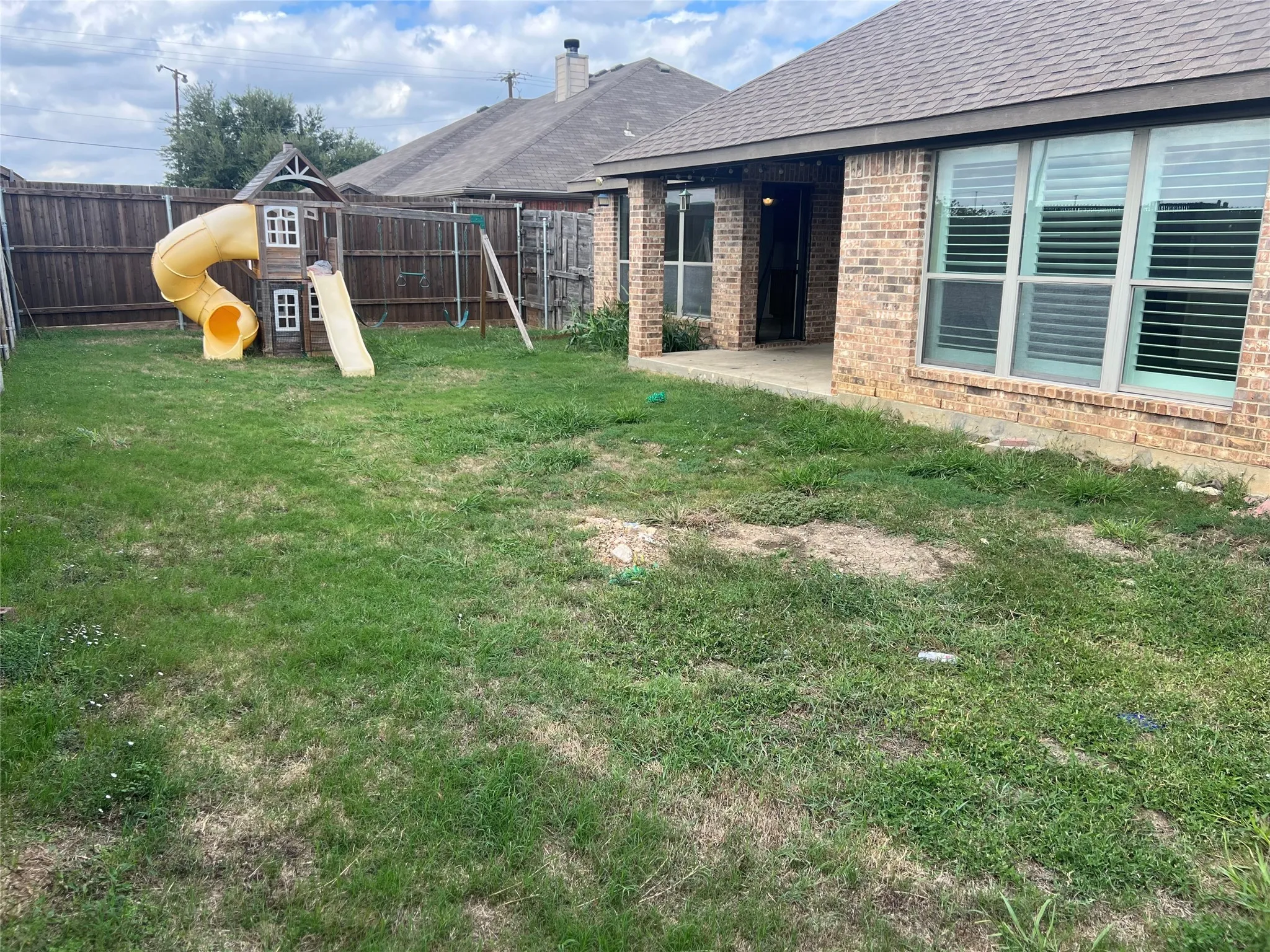 Single Family Residence For Sale in Denton County , 249 Cedar Crest Drive, Justin, Texas 76247, 3 Bedroom, 2 Bathroom, 2 Garage spaces, 1,537 Sqft, built in 2014, mls#21410874, Real Estate Agent in Justin, Homes For Sale in Denton county, Homes For Sale in Justin, Realtor in Justin Texas, Real Estate Brokerage Independent Realty Texas, Luminita Cordes Realtor