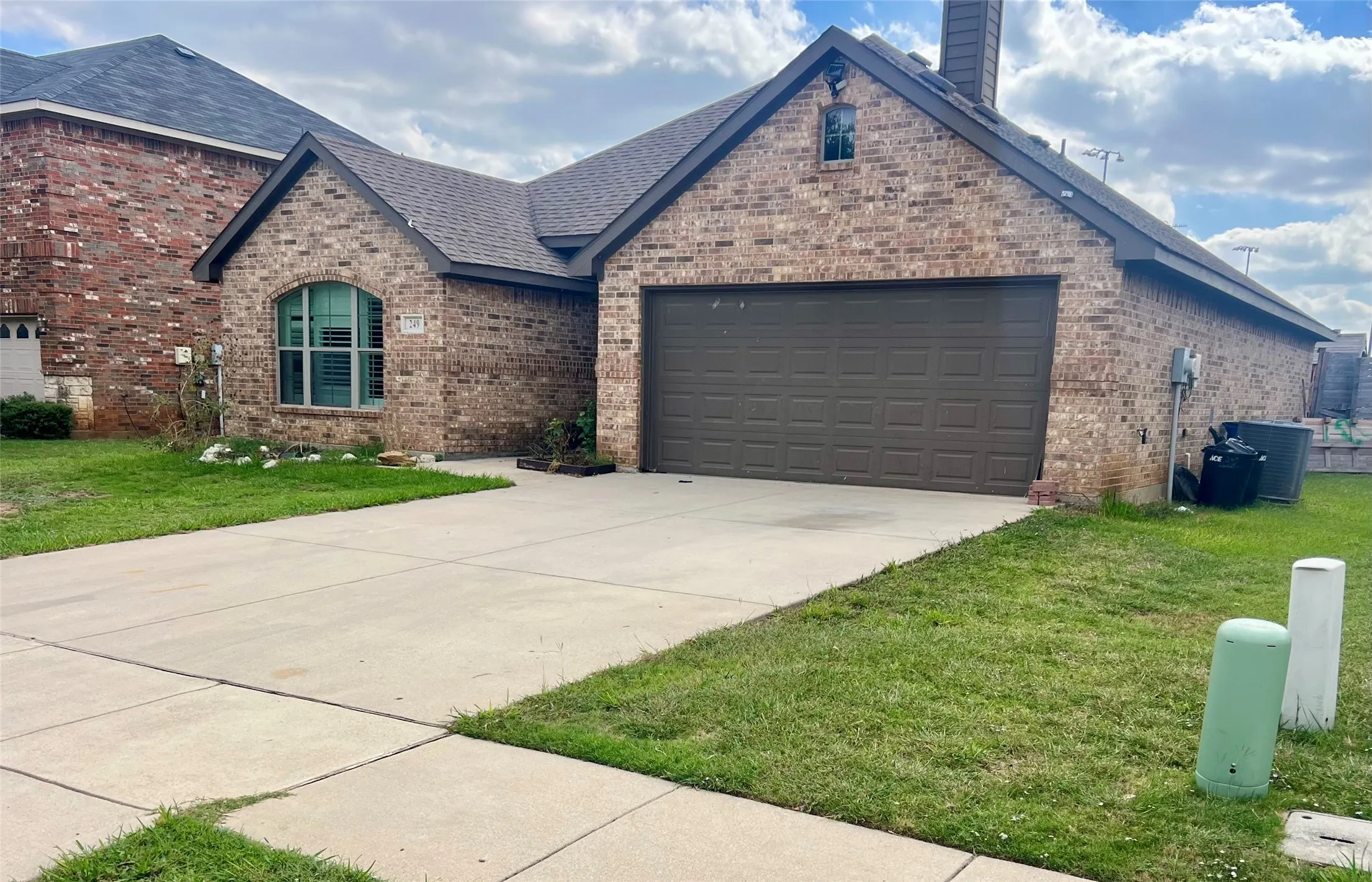 Single Family Residence For Sale in Denton County , 249 Cedar Crest Drive, Justin, Texas 76247, 3 Bedroom, 2 Bathroom, 2 Garage spaces, 1,537 Sqft, built in 2014, mls#21410874, Real Estate Agent in Justin, Homes For Sale in Denton county, Homes For Sale in Justin, Realtor in Justin Texas, Real Estate Brokerage Independent Realty Texas, Luminita Cordes Realtor