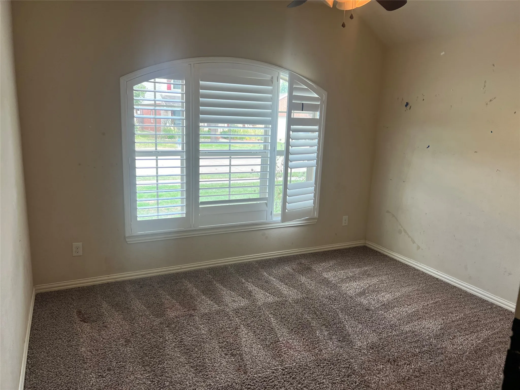 Single Family Residence For Sale in Denton County , 249 Cedar Crest Drive, Justin, Texas 76247, 3 Bedroom, 2 Bathroom, 2 Garage spaces, 1,537 Sqft, built in 2014, mls#21410874, Real Estate Agent in Justin, Homes For Sale in Denton county, Homes For Sale in Justin, Realtor in Justin Texas, Real Estate Brokerage Independent Realty Texas, Luminita Cordes Realtor