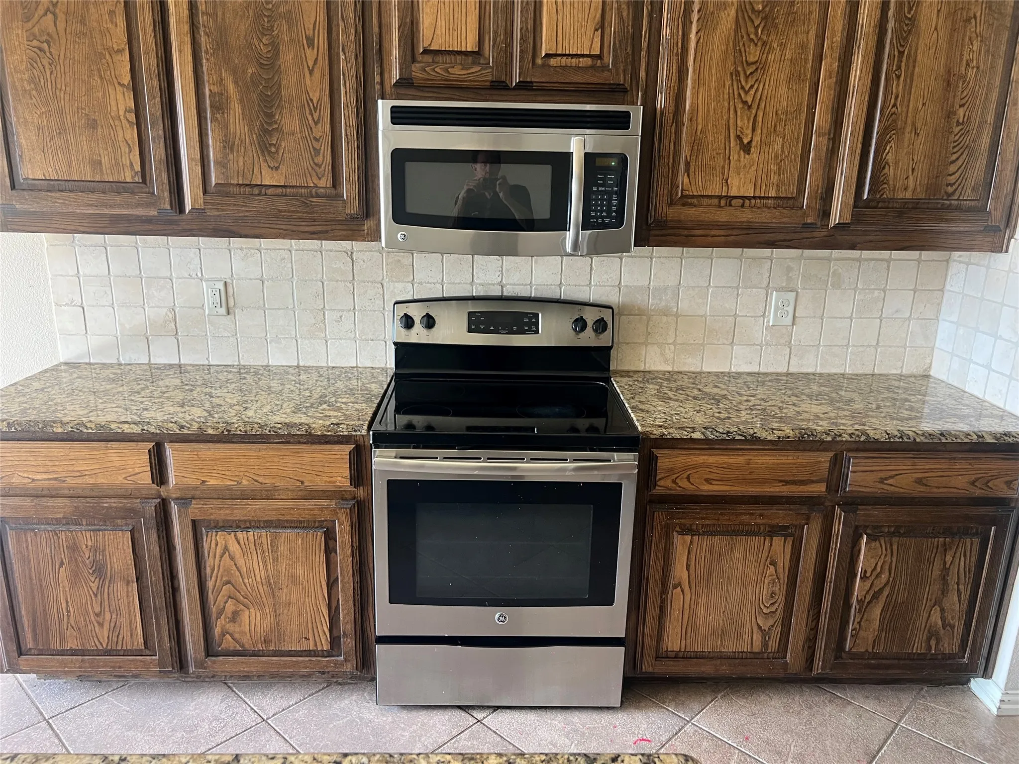 Single Family Residence For Sale in Denton County , 249 Cedar Crest Drive, Justin, Texas 76247, 3 Bedroom, 2 Bathroom, 2 Garage spaces, 1,537 Sqft, built in 2014, mls#21410874, Real Estate Agent in Justin, Homes For Sale in Denton county, Homes For Sale in Justin, Realtor in Justin Texas, Real Estate Brokerage Independent Realty Texas, Luminita Cordes Realtor