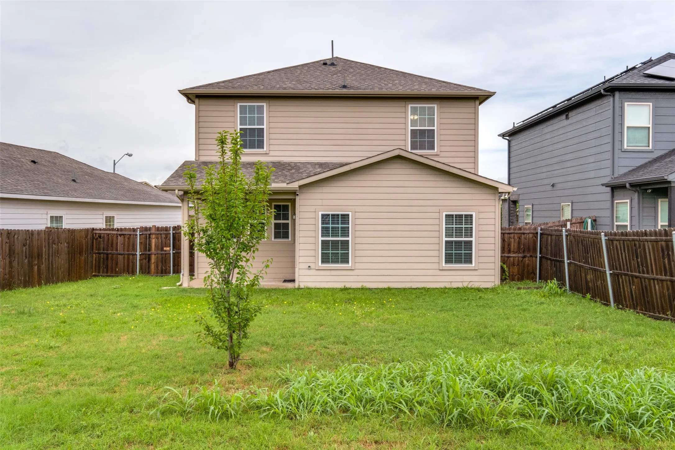 Single Family Residence For Rent in Dallas County , 4662 Ralph Lane, Dallas, Texas 75227, 3 Bedroom, 3 Bathroom, 2 Garage spaces, 2,015 Sqft, built in 2018, mls#21410630, Real Estate Agent in Dallas, Homes For Rent in Dallas county, Homes For Rent in Dallas, Realtor in Dallas Texas, Real Estate Brokerage Independent Realty Texas, Luminita Cordes Realtor