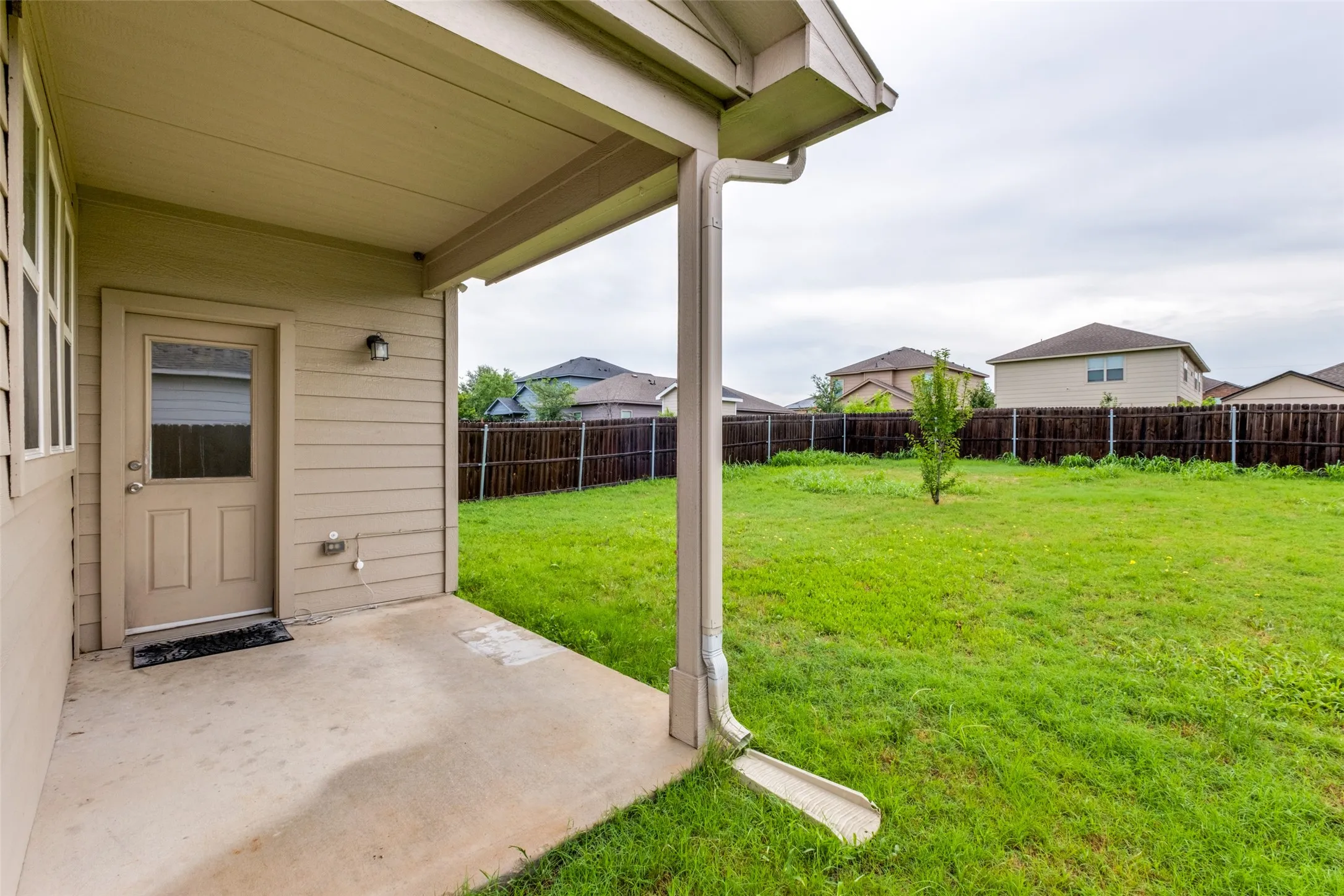Single Family Residence For Rent in Dallas County , 4662 Ralph Lane, Dallas, Texas 75227, 3 Bedroom, 3 Bathroom, 2 Garage spaces, 2,015 Sqft, built in 2018, mls#21410630, Real Estate Agent in Dallas, Homes For Rent in Dallas county, Homes For Rent in Dallas, Realtor in Dallas Texas, Real Estate Brokerage Independent Realty Texas, Luminita Cordes Realtor