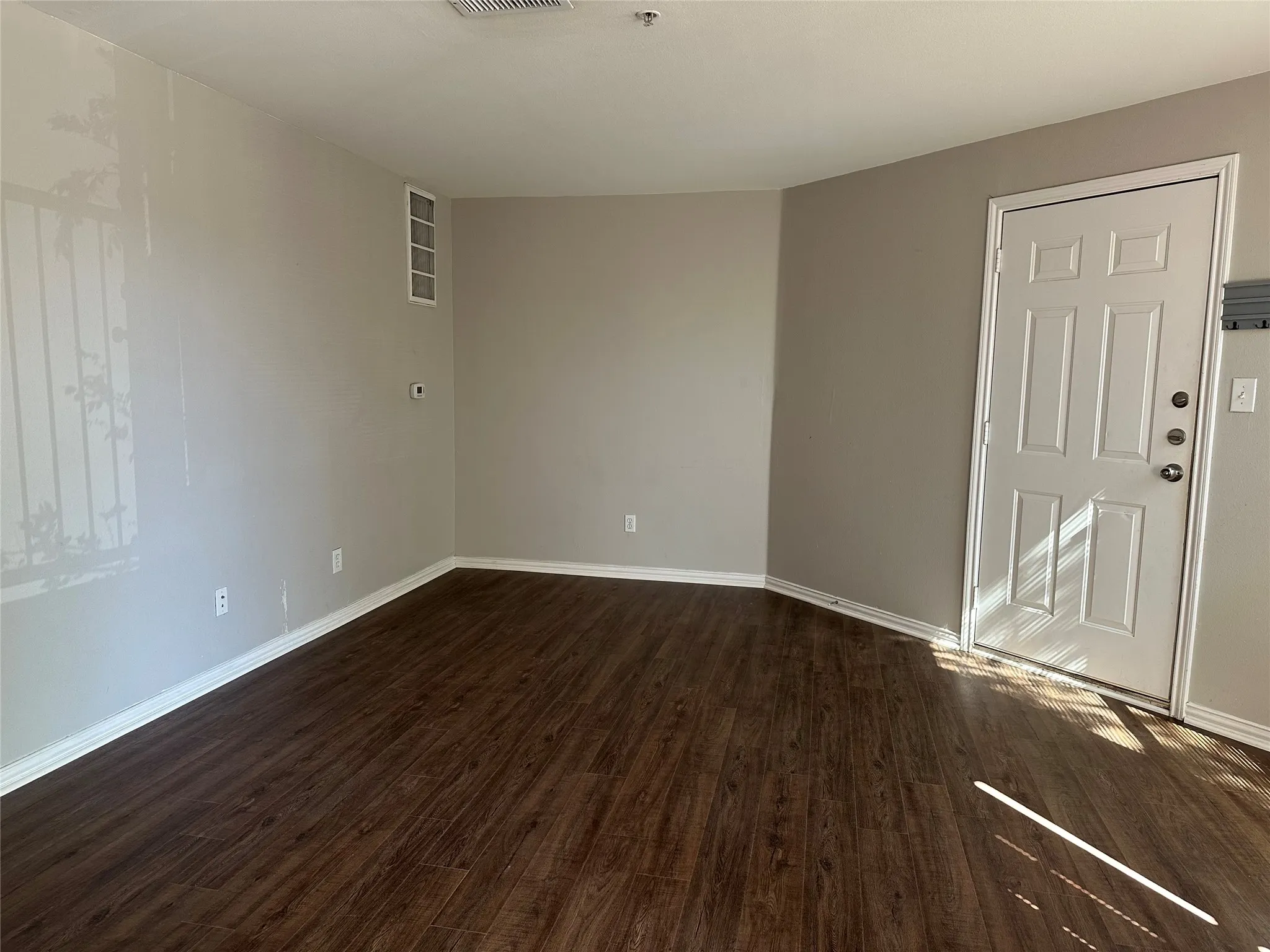 Condominium For Rent in Dallas County , 9817 Walnut Street 208, Dallas, Texas 75243, 2 Bedroom, 1 Bathroom, Garage spaces, 931 Sqft, built in 2007, mls#21410715, Real Estate Agent in Dallas, Homes For Rent in Dallas county, Homes For Rent in Dallas, Realtor in Dallas Texas, Real Estate Brokerage Independent Realty Texas, Luminita Cordes Realtor