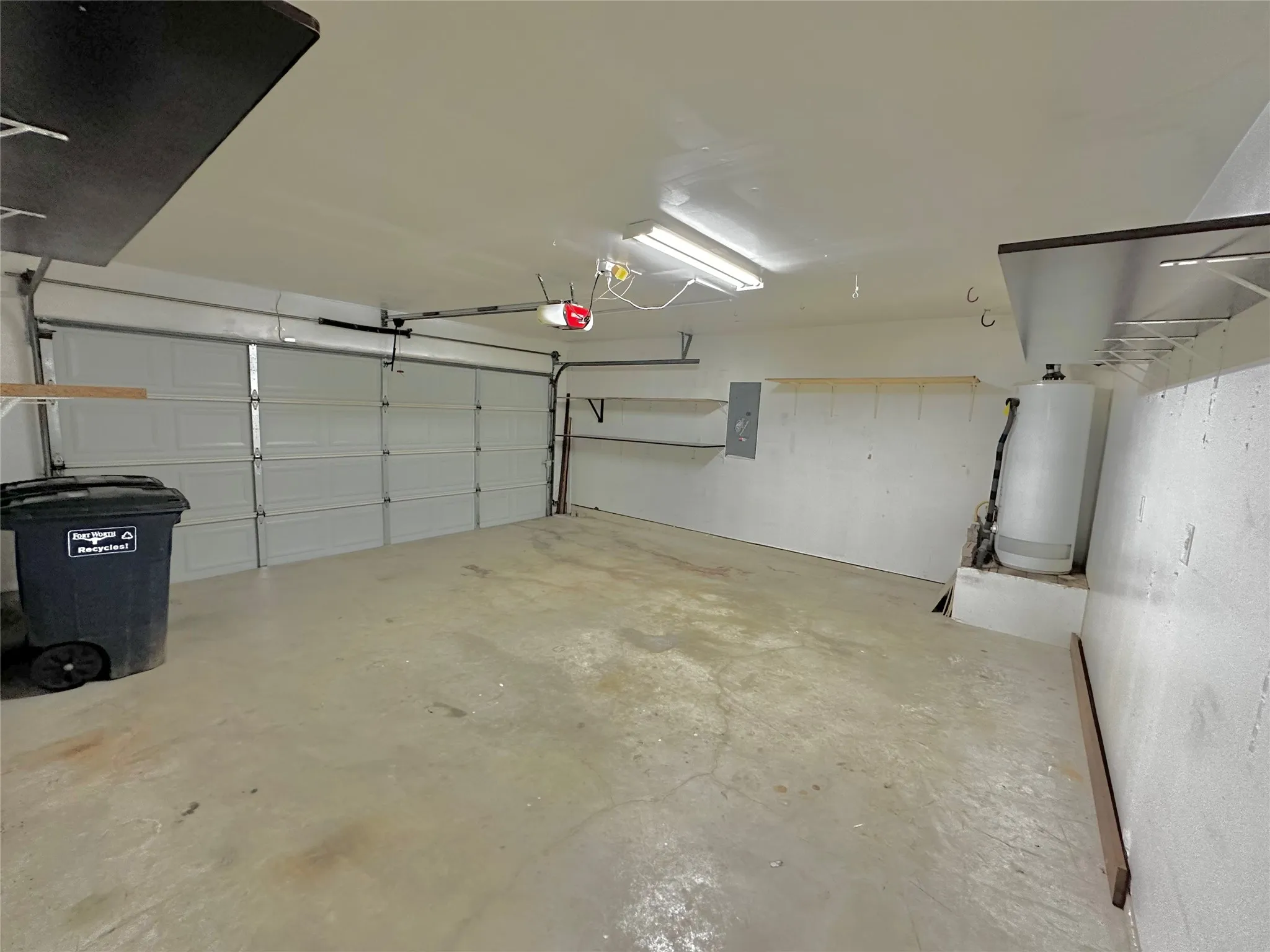 Single Family Residence For Rent in Tarrant County , 1012 Triple Crown Drive, Fort Worth, Texas 76179, 3 Bedroom, 2 Bathroom, 2 Garage spaces, 1,582 Sqft, built in 1999, mls#21409285, Real Estate Agent in Fort Worth, Homes For Rent in Tarrant county, Homes For Rent in Fort Worth, Realtor in Fort Worth Texas, Real Estate Brokerage Independent Realty Texas, Luminita Cordes Realtor
