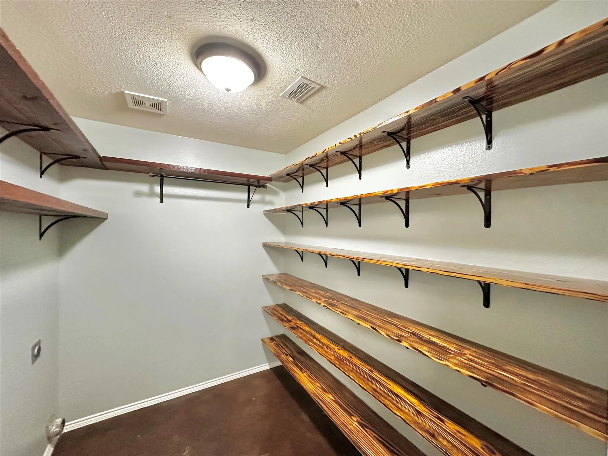 Single Family Residence For Rent in Tarrant County , 1012 Triple Crown Drive, Fort Worth, Texas 76179, 3 Bedroom, 2 Bathroom, 2 Garage spaces, 1,582 Sqft, built in 1999, mls#21409285, Real Estate Agent in Fort Worth, Homes For Rent in Tarrant county, Homes For Rent in Fort Worth, Realtor in Fort Worth Texas, Real Estate Brokerage Independent Realty Texas, Luminita Cordes Realtor