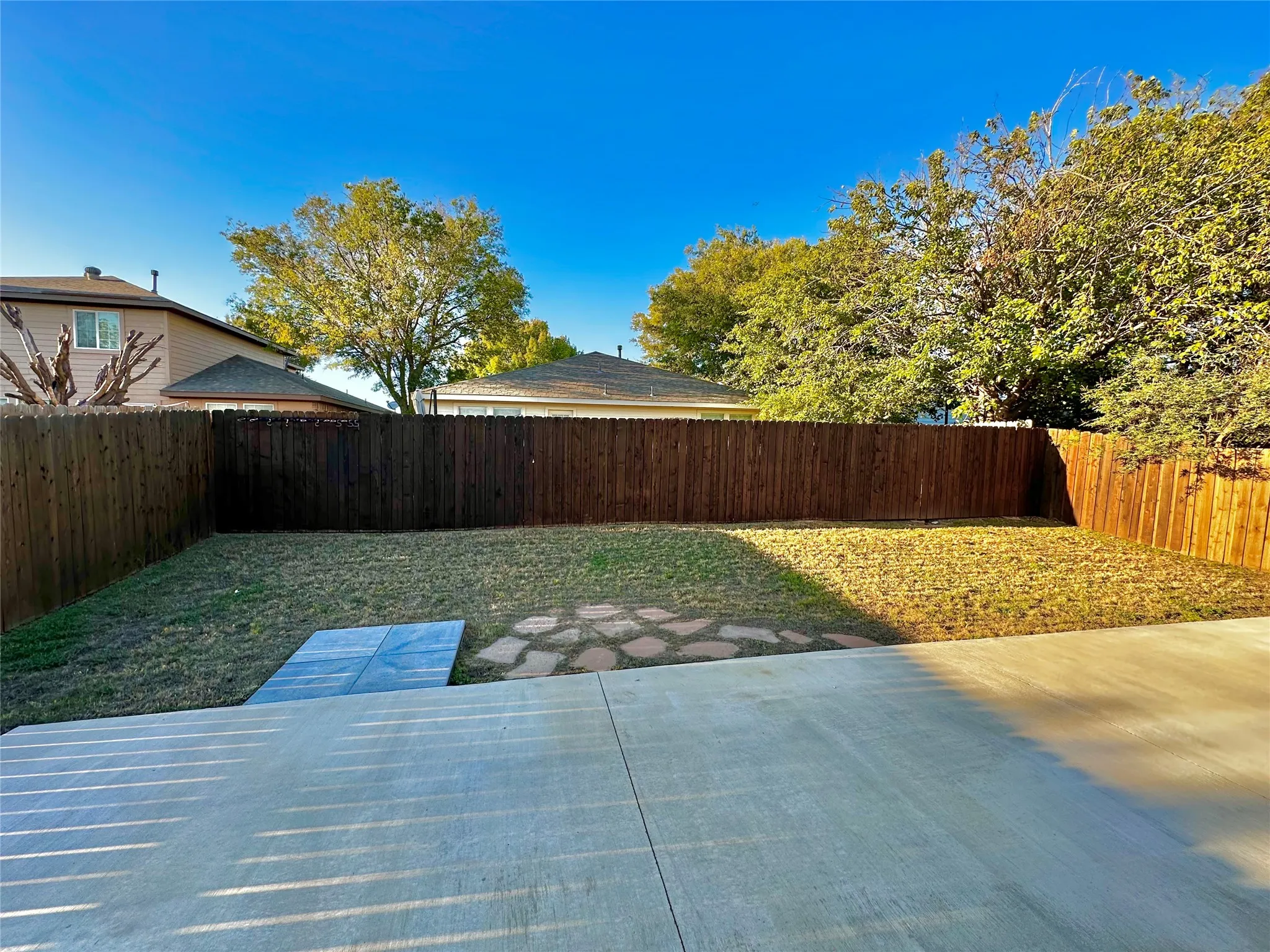Single Family Residence For Rent in Tarrant County , 1012 Triple Crown Drive, Fort Worth, Texas 76179, 3 Bedroom, 2 Bathroom, 2 Garage spaces, 1,582 Sqft, built in 1999, mls#21409285, Real Estate Agent in Fort Worth, Homes For Rent in Tarrant county, Homes For Rent in Fort Worth, Realtor in Fort Worth Texas, Real Estate Brokerage Independent Realty Texas, Luminita Cordes Realtor