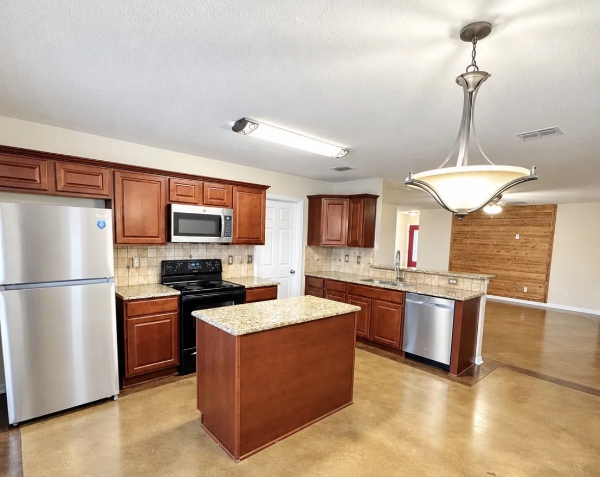 Single Family Residence For Rent in Tarrant County , 1012 Triple Crown Drive, Fort Worth, Texas 76179, 3 Bedroom, 2 Bathroom, 2 Garage spaces, 1,582 Sqft, built in 1999, mls#21409285, Real Estate Agent in Fort Worth, Homes For Rent in Tarrant county, Homes For Rent in Fort Worth, Realtor in Fort Worth Texas, Real Estate Brokerage Independent Realty Texas, Luminita Cordes Realtor