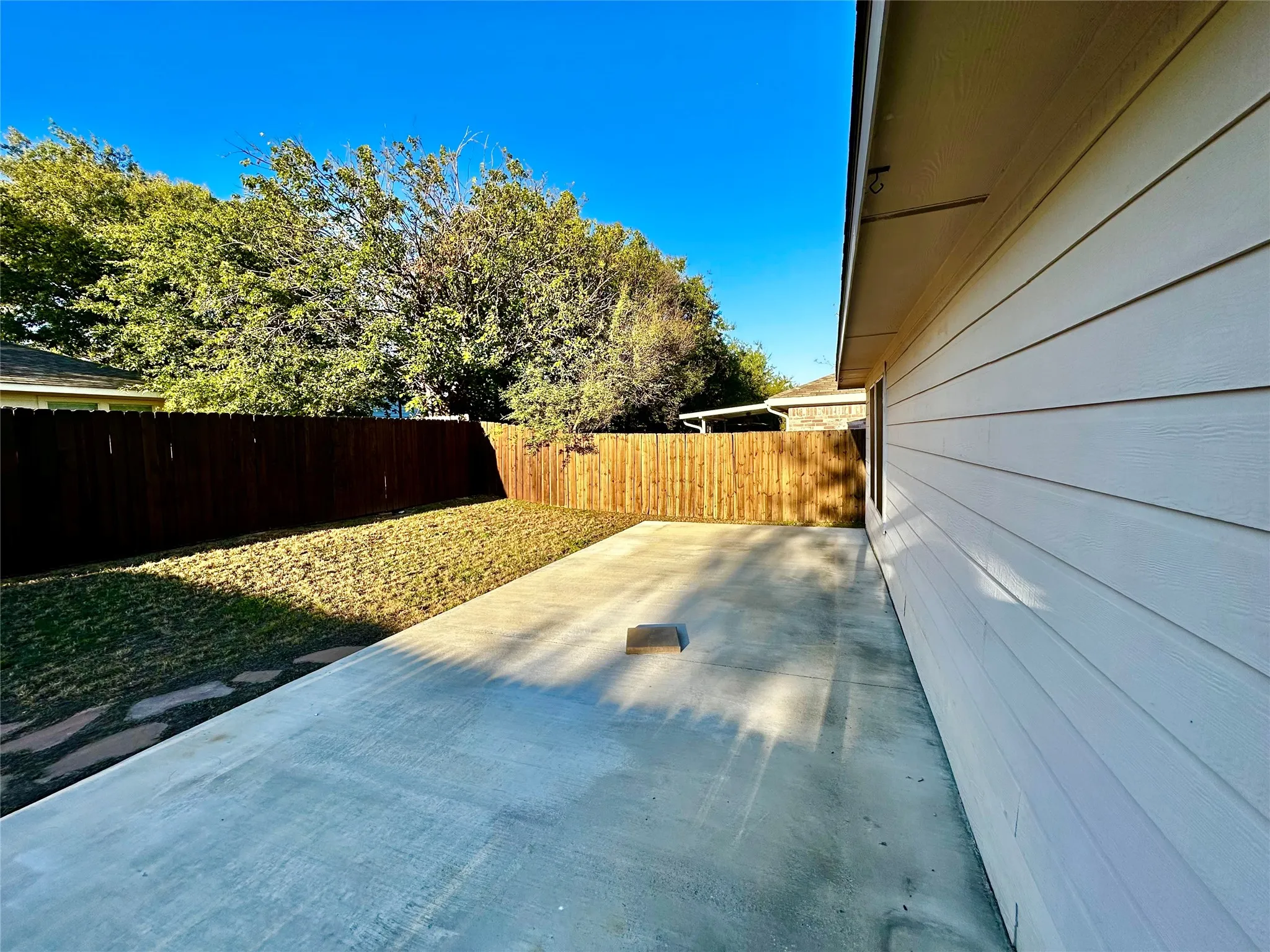 Single Family Residence For Rent in Tarrant County , 1012 Triple Crown Drive, Fort Worth, Texas 76179, 3 Bedroom, 2 Bathroom, 2 Garage spaces, 1,582 Sqft, built in 1999, mls#21409285, Real Estate Agent in Fort Worth, Homes For Rent in Tarrant county, Homes For Rent in Fort Worth, Realtor in Fort Worth Texas, Real Estate Brokerage Independent Realty Texas, Luminita Cordes Realtor