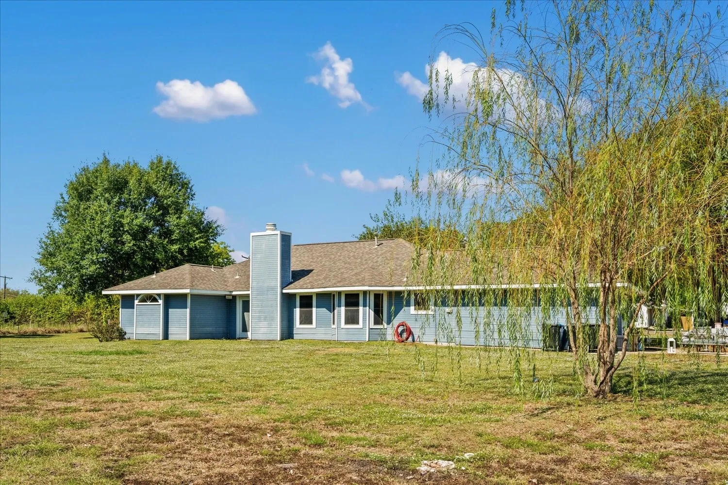 Single Family Residence For Sale in Hunt County , 4715 Dell Drive, Greenville, Texas 75401, 3 Bedroom, 2 Bathroom, Garage spaces, 2,328 Sqft, built in 1987, mls#21411180, Real Estate Agent in Greenville, Homes For Sale in Hunt county, Homes For Sale in Greenville, Realtor in Greenville Texas, Real Estate Brokerage Independent Realty Texas, Luminita Cordes Realtor