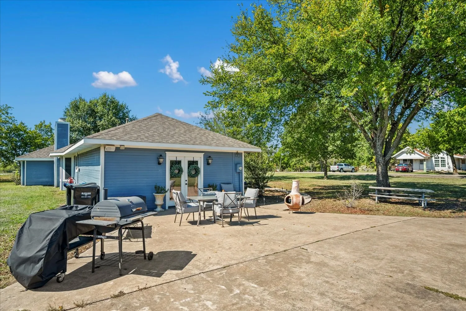 Single Family Residence For Sale in Hunt County , 4715 Dell Drive, Greenville, Texas 75401, 3 Bedroom, 2 Bathroom, Garage spaces, 2,328 Sqft, built in 1987, mls#21411180, Real Estate Agent in Greenville, Homes For Sale in Hunt county, Homes For Sale in Greenville, Realtor in Greenville Texas, Real Estate Brokerage Independent Realty Texas, Luminita Cordes Realtor