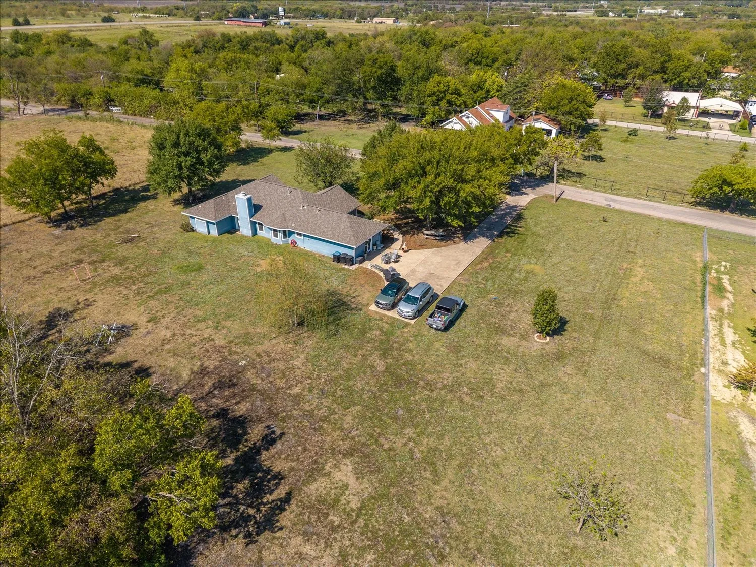 Single Family Residence For Sale in Hunt County , 4715 Dell Drive, Greenville, Texas 75401, 3 Bedroom, 2 Bathroom, Garage spaces, 2,328 Sqft, built in 1987, mls#21411180, Real Estate Agent in Greenville, Homes For Sale in Hunt county, Homes For Sale in Greenville, Realtor in Greenville Texas, Real Estate Brokerage Independent Realty Texas, Luminita Cordes Realtor