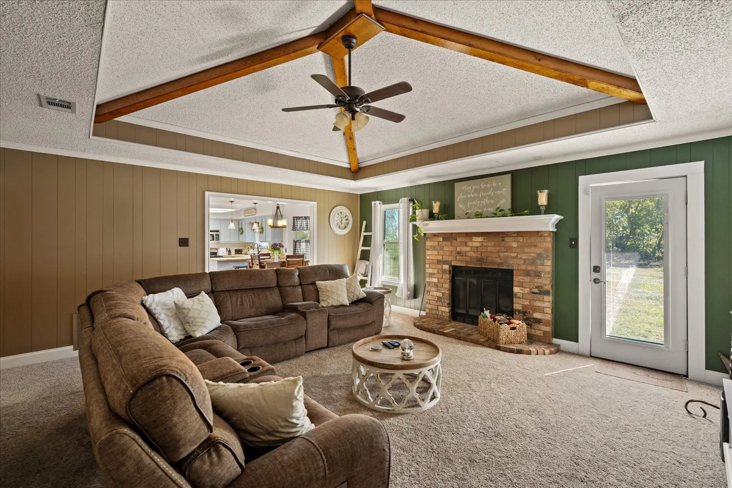 Single Family Residence For Sale in Hunt County , 4715 Dell Drive, Greenville, Texas 75401, 3 Bedroom, 2 Bathroom, Garage spaces, 2,328 Sqft, built in 1987, mls#21411180, Real Estate Agent in Greenville, Homes For Sale in Hunt county, Homes For Sale in Greenville, Realtor in Greenville Texas, Real Estate Brokerage Independent Realty Texas, Luminita Cordes Realtor