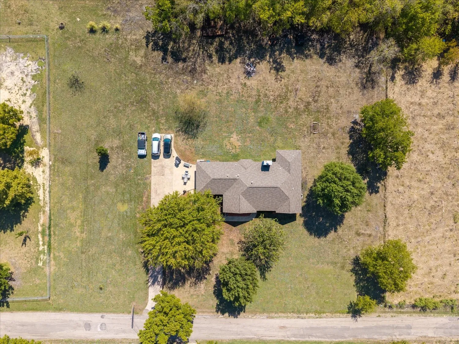 Single Family Residence For Sale in Hunt County , 4715 Dell Drive, Greenville, Texas 75401, 3 Bedroom, 2 Bathroom, Garage spaces, 2,328 Sqft, built in 1987, mls#21411180, Real Estate Agent in Greenville, Homes For Sale in Hunt county, Homes For Sale in Greenville, Realtor in Greenville Texas, Real Estate Brokerage Independent Realty Texas, Luminita Cordes Realtor