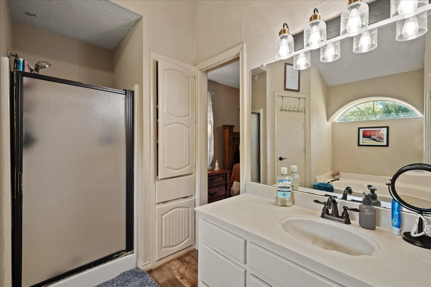 Single Family Residence For Sale in Hunt County , 4715 Dell Drive, Greenville, Texas 75401, 3 Bedroom, 2 Bathroom, Garage spaces, 2,328 Sqft, built in 1987, mls#21411180, Real Estate Agent in Greenville, Homes For Sale in Hunt county, Homes For Sale in Greenville, Realtor in Greenville Texas, Real Estate Brokerage Independent Realty Texas, Luminita Cordes Realtor