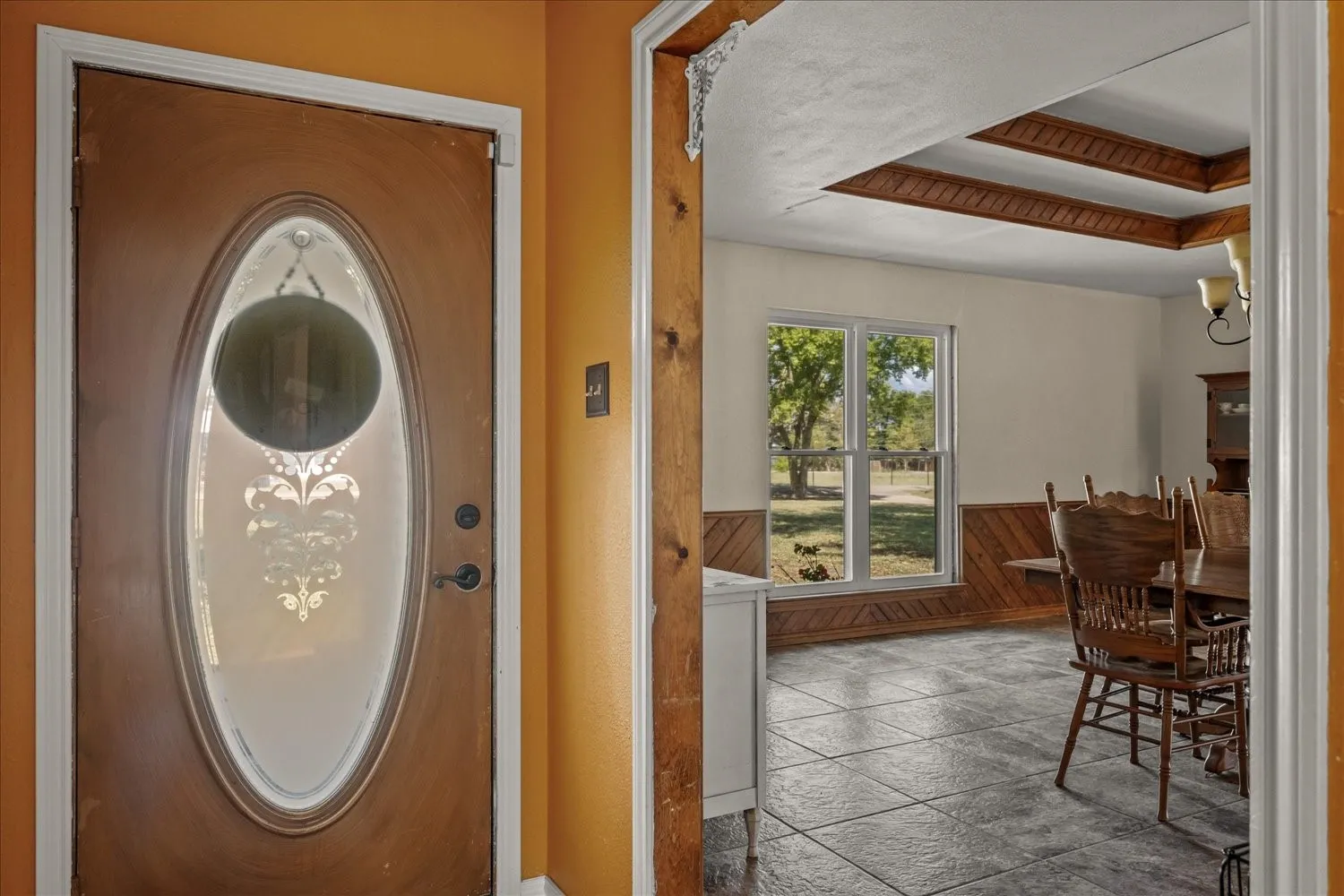 Single Family Residence For Sale in Hunt County , 4715 Dell Drive, Greenville, Texas 75401, 3 Bedroom, 2 Bathroom, Garage spaces, 2,328 Sqft, built in 1987, mls#21411180, Real Estate Agent in Greenville, Homes For Sale in Hunt county, Homes For Sale in Greenville, Realtor in Greenville Texas, Real Estate Brokerage Independent Realty Texas, Luminita Cordes Realtor