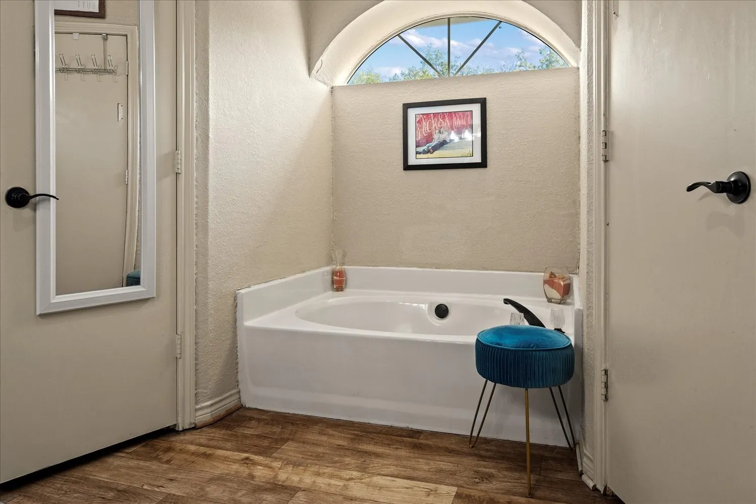 Single Family Residence For Sale in Hunt County , 4715 Dell Drive, Greenville, Texas 75401, 3 Bedroom, 2 Bathroom, Garage spaces, 2,328 Sqft, built in 1987, mls#21411180, Real Estate Agent in Greenville, Homes For Sale in Hunt county, Homes For Sale in Greenville, Realtor in Greenville Texas, Real Estate Brokerage Independent Realty Texas, Luminita Cordes Realtor