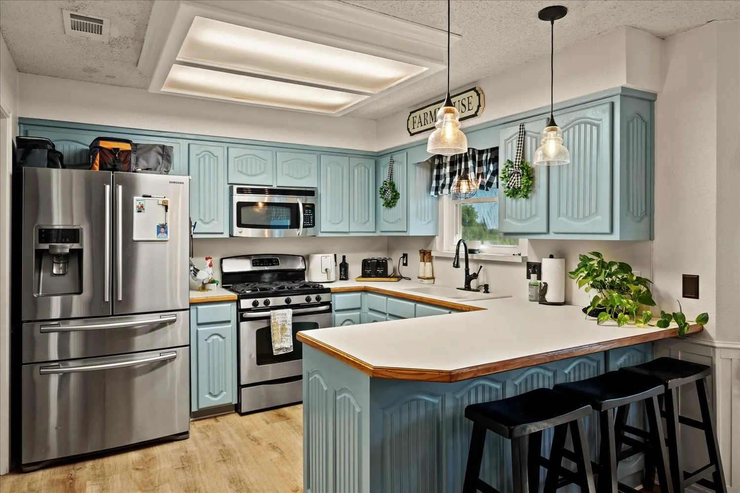Single Family Residence For Sale in Hunt County , 4715 Dell Drive, Greenville, Texas 75401, 3 Bedroom, 2 Bathroom, Garage spaces, 2,328 Sqft, built in 1987, mls#21411180, Real Estate Agent in Greenville, Homes For Sale in Hunt county, Homes For Sale in Greenville, Realtor in Greenville Texas, Real Estate Brokerage Independent Realty Texas, Luminita Cordes Realtor
