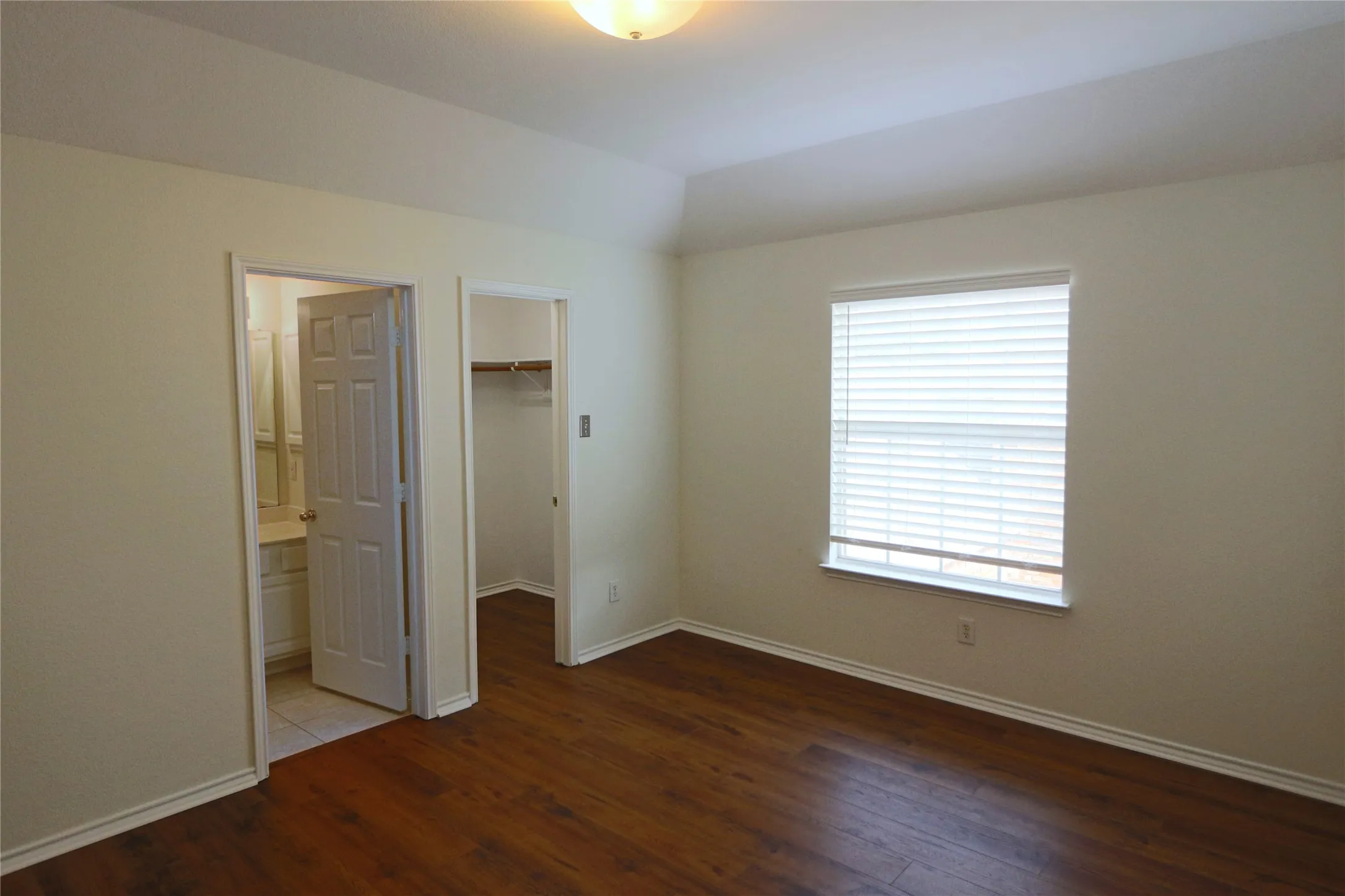 Fourth bedroom with private bathroom, walking closet, and medicine cabiet