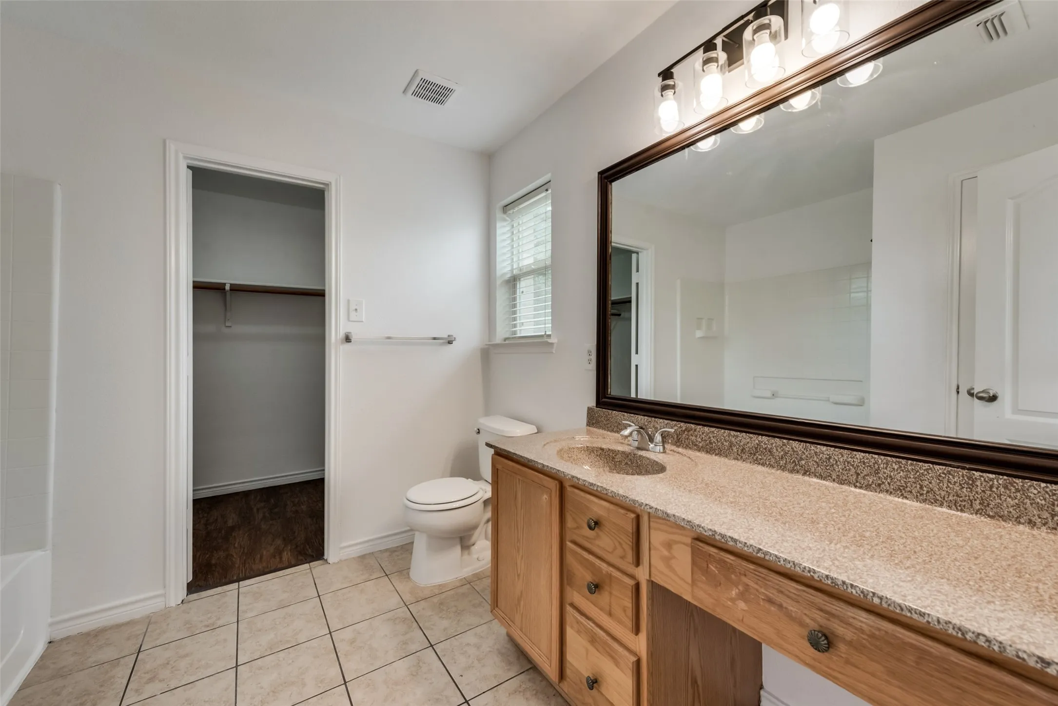 Single Family Residence For Sale in Dallas County , 2133 Lone Pecan Drive, Mesquite, Texas 75181, 4 Bedroom, 2 Bathroom, 2 Garage spaces, 1,800 Sqft, built in 2006, mls#21411200, Real Estate Agent in Mesquite, Homes For Sale in Dallas county, Homes For Sale in Mesquite, Realtor in Mesquite Texas, Real Estate Brokerage Independent Realty Texas, Luminita Cordes Realtor