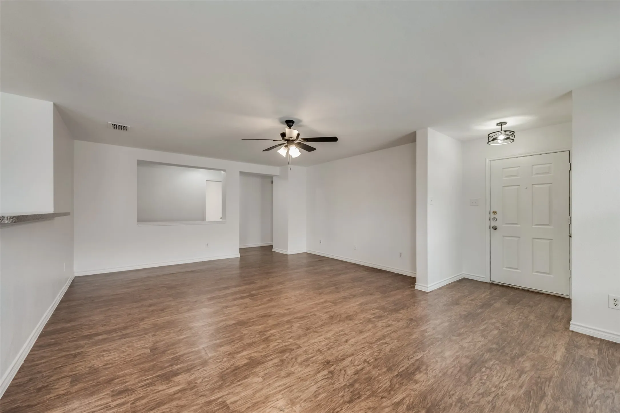 Single Family Residence For Sale in Dallas County , 2133 Lone Pecan Drive, Mesquite, Texas 75181, 4 Bedroom, 2 Bathroom, 2 Garage spaces, 1,800 Sqft, built in 2006, mls#21411200, Real Estate Agent in Mesquite, Homes For Sale in Dallas county, Homes For Sale in Mesquite, Realtor in Mesquite Texas, Real Estate Brokerage Independent Realty Texas, Luminita Cordes Realtor