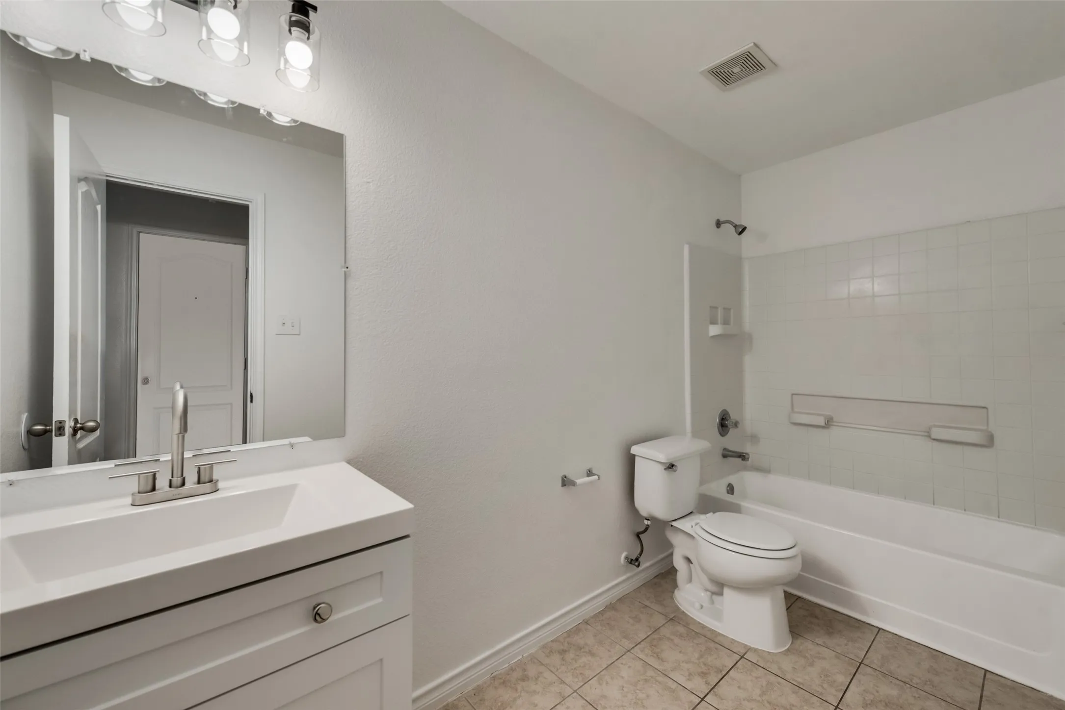 Single Family Residence For Sale in Dallas County , 2133 Lone Pecan Drive, Mesquite, Texas 75181, 4 Bedroom, 2 Bathroom, 2 Garage spaces, 1,800 Sqft, built in 2006, mls#21411200, Real Estate Agent in Mesquite, Homes For Sale in Dallas county, Homes For Sale in Mesquite, Realtor in Mesquite Texas, Real Estate Brokerage Independent Realty Texas, Luminita Cordes Realtor